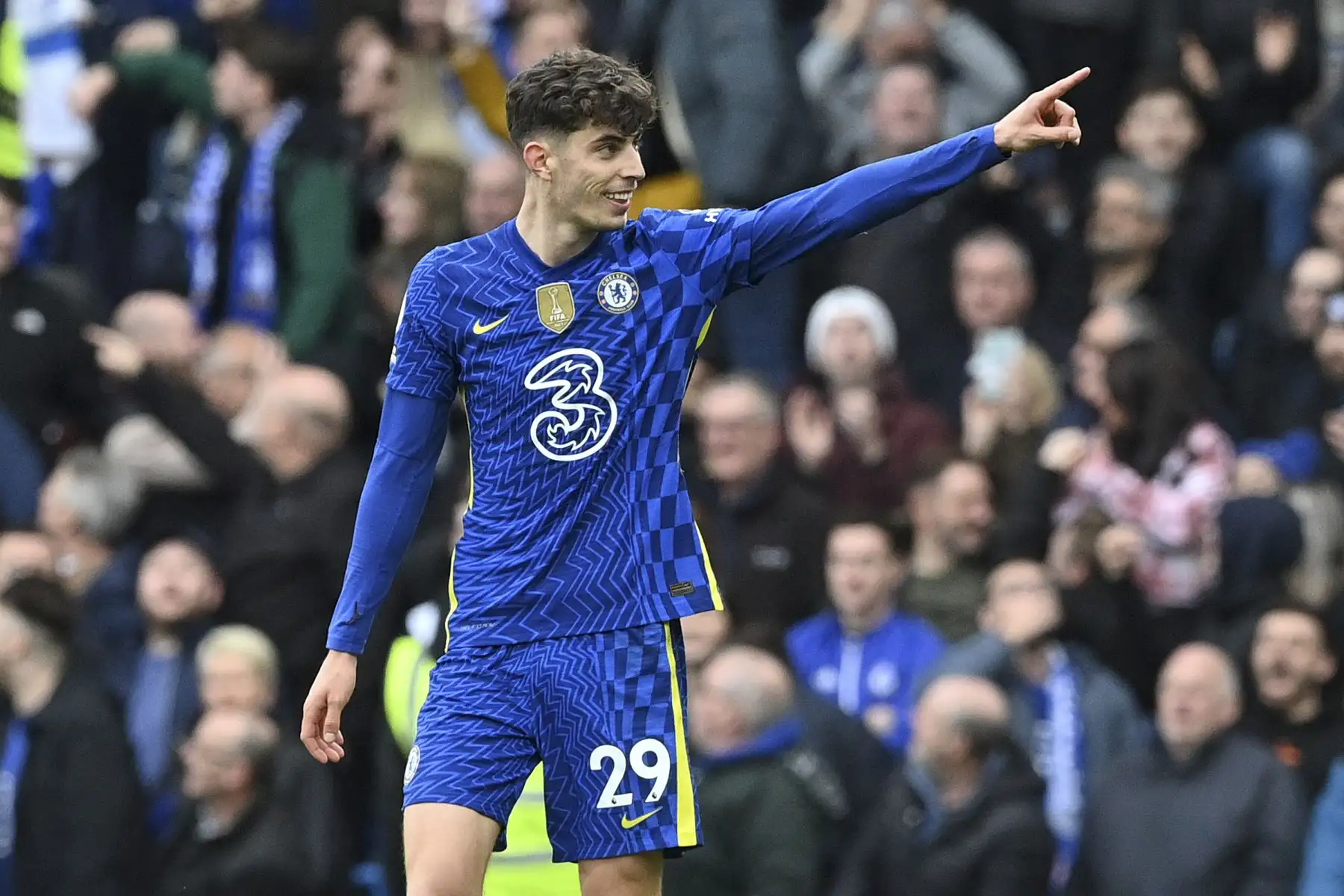 El mediocampista alemán del Chelsea Kai Havertz celebra tras marcar el gol de apertura durante el partido frente al Newcastle por la Premier League, en Stamford Bridge. Foto: AFP