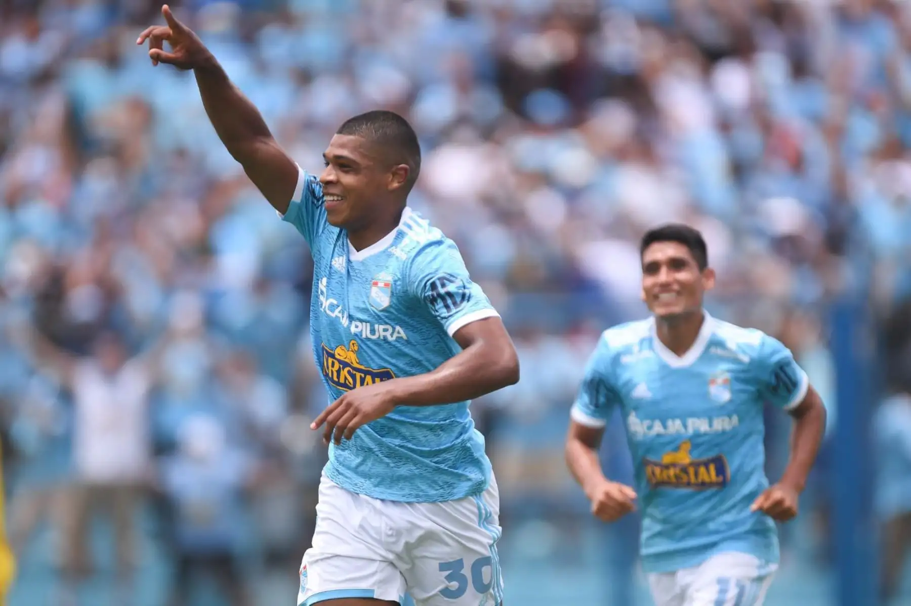 Percy Liza de Sporting Cristal celebra tras anotar el primer gol ante Cantolao por la sexta fecha de la Liga 1, en el estadio Alberto Gallardo. Foto: Liga 1