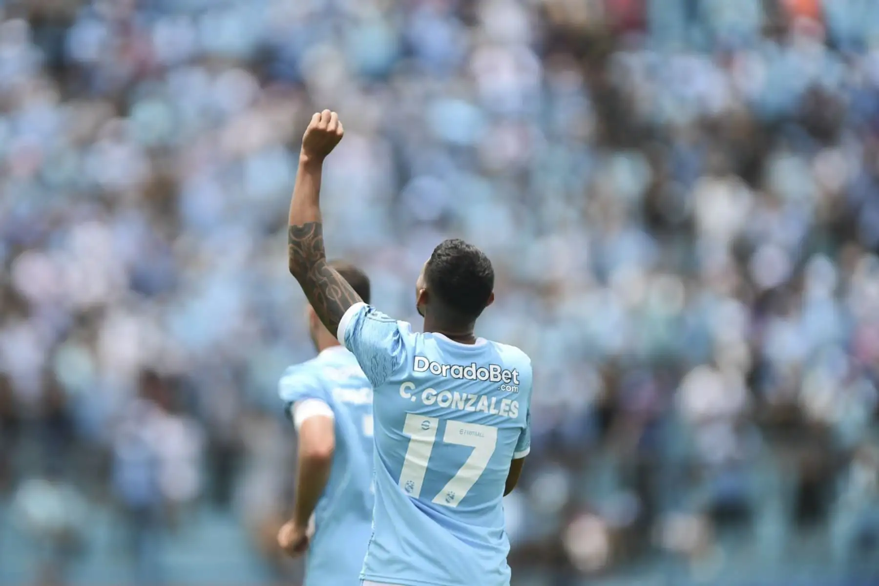 Christofer Gonzáles de Sporting Cristal celebra tras anotar el segundo gol ante Cantolao por la sexta fecha de la Liga 1, en el estadio Alberto Gallardo. Foto: Liga 1