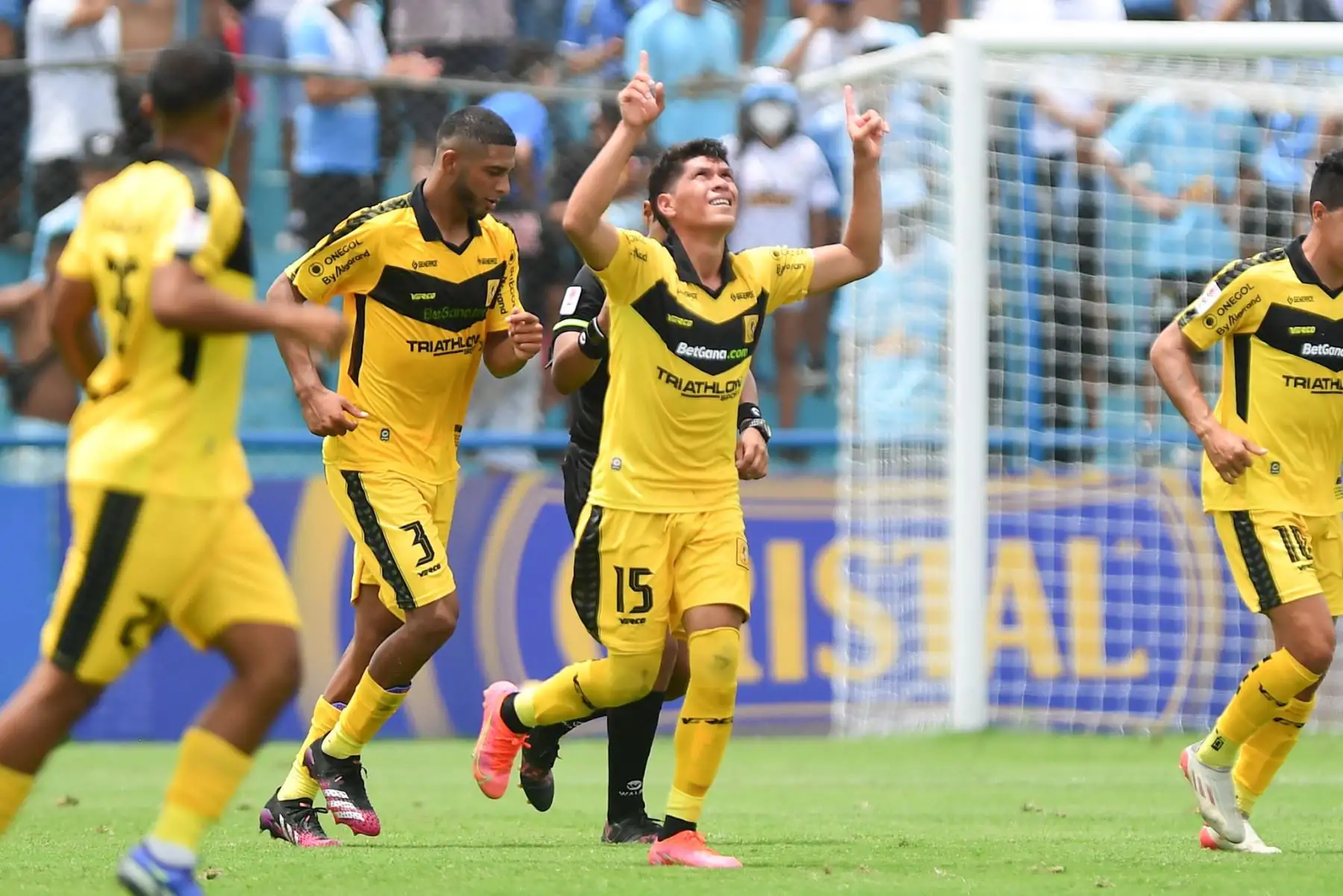 Jesus Castillo del Cantolao marca el 2 a 2 frente a Sporting Cristal durante partido por la sexta fecha de la Liga 1, en el estadio Alberto Gallardo. Foto: Liga 1