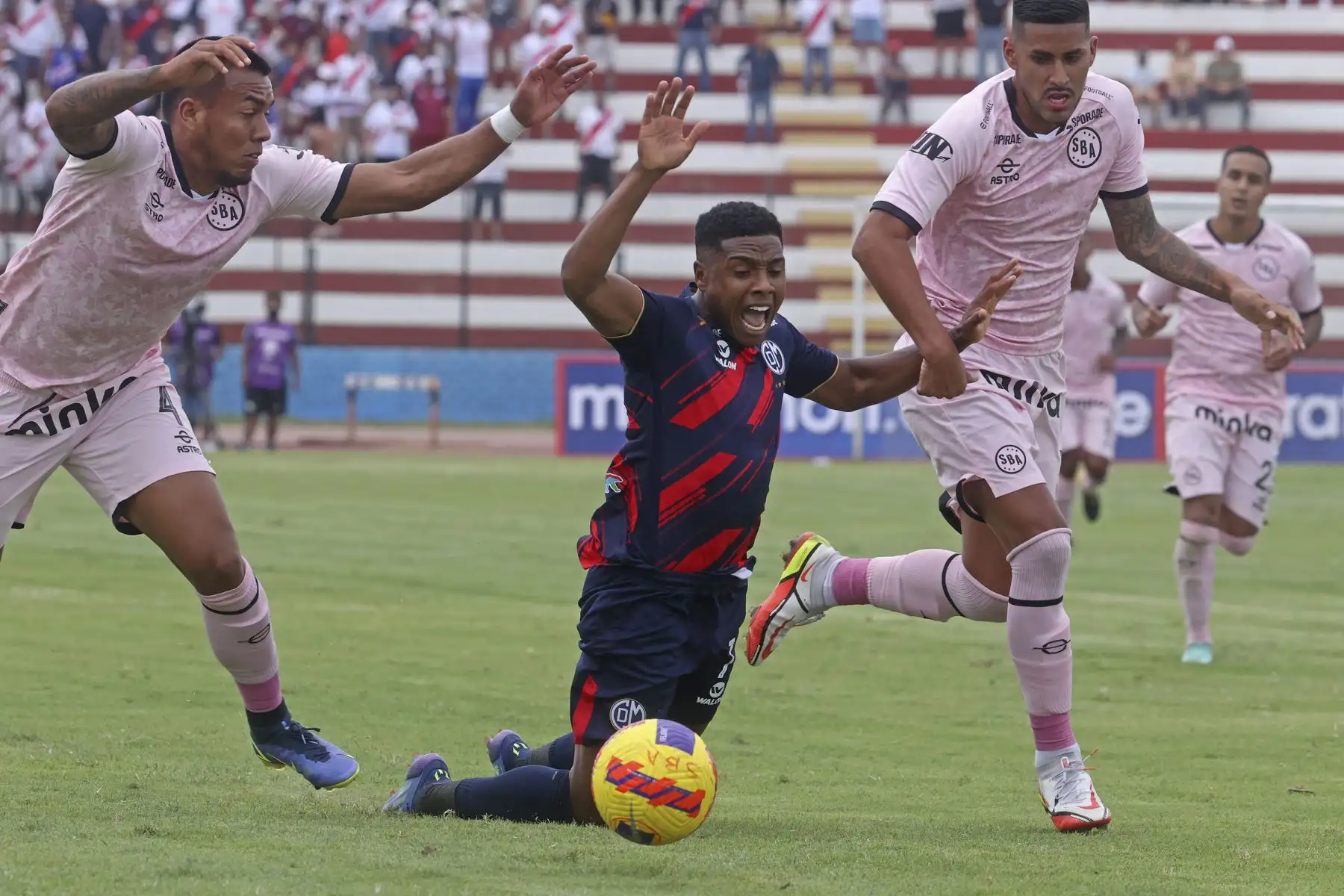 Sport Boys enfrenta al Deportivo Municipal por la sexta jornada de la Liga 1, en el Estadio Miguel Grau del Callao. Foto: ANDINA/Vidal Tarqui