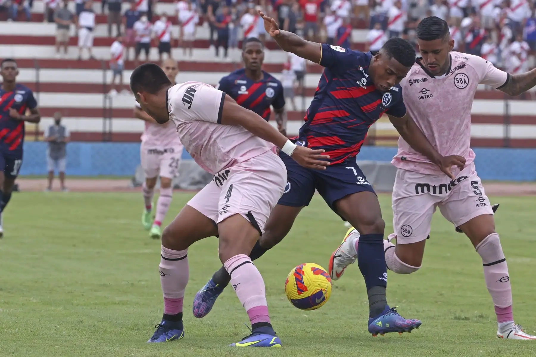 Sport Boys enfrenta al Deportivo Municipal por la sexta jornada de la Liga 1, en el Estadio Miguel Grau del Callao. Foto: ANDINA/Vidal Tarqui
