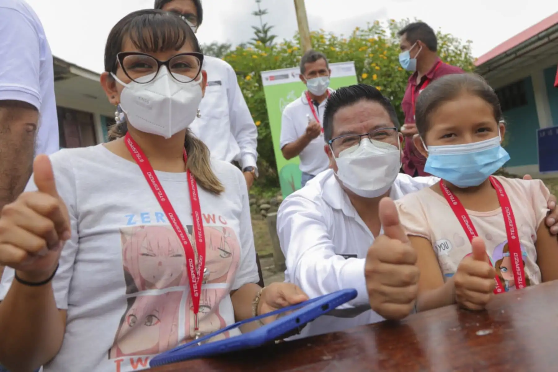 Los niños de la Institución Educativa N° 18427 y el personal del puesto de salud de la localidad de Salas, en el distrito de Vista Alegre, en la provincia de Rodríguez de Mendoza, ya pueden navegar por las diversas plataformas que brinda la red, gracias al Internet satelital de la iniciativa Conecta Selva del plan “Todos Conectados”, que el Programa Nacional de Telecomunicaciones (Pronatel) ha implementado en la región Amazonas. Foto: MTC