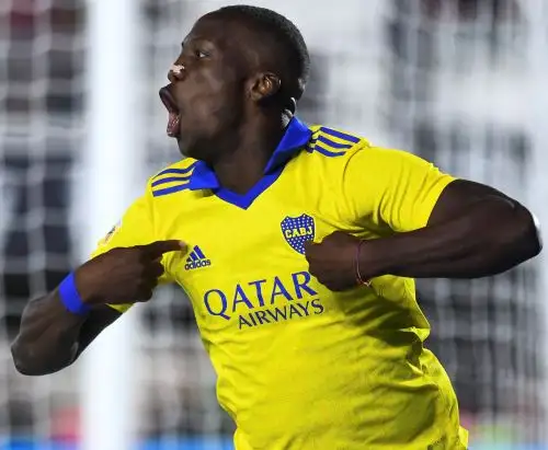 Luis Advíncula convierte su primer gol con el Boca Juniors