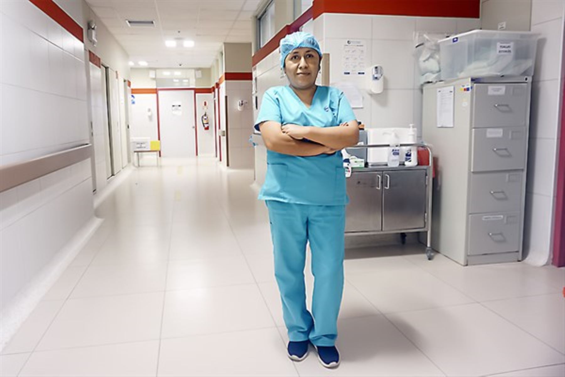 Liliana Vicente Lorenzo, la enfermera que recuperó el deseo de vivir tras vencer a la muerte en el hospital de emergencia Villa El Salvador. Foto: ANDINA/archivo.