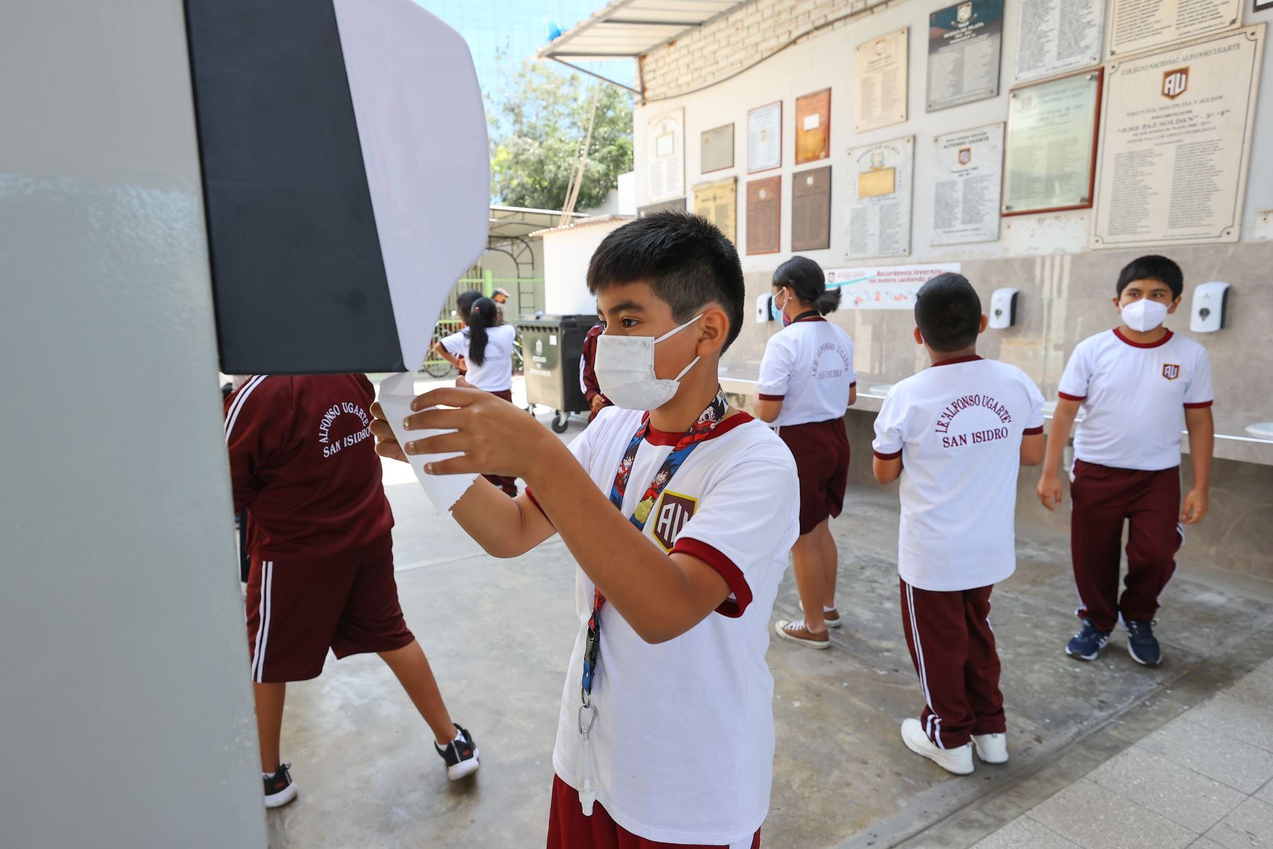 El uso de la mascarilla en los colegios será evaluado por el Ministerio de Educación. Foto: ANDINA/Andrés Valle