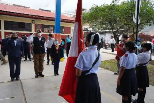 El centro educativo N.° 32223 Mariano Dámaso Beraún alberga a 1,551 estudiantes y 59 docentes, así como 41 secciones del nivel inicial, primaria y secundaria.