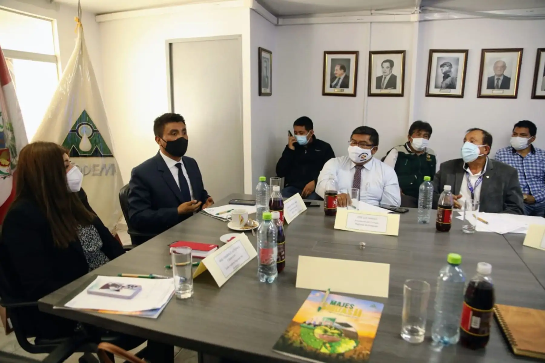 Ministro Oscar Zea sostuvo reunión hoy en Arequipa con los funcionarios de la Autoridad Autónoma de Majes (Autodema). Foto: Cortesía.