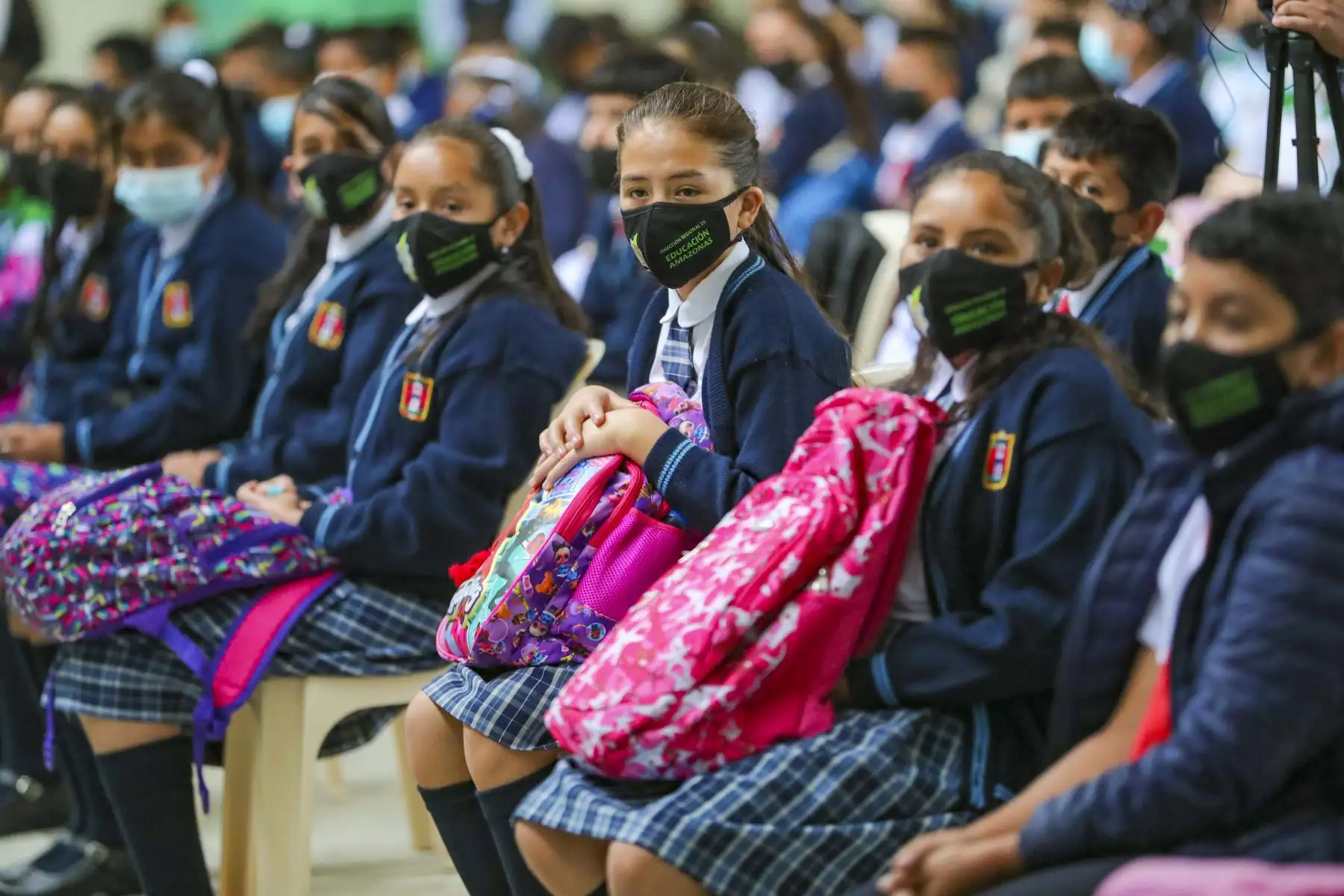 Los estudiantes de la Institución Educativa Rodríguez de Mendoza, ubicado en el distrito de San Nicolás, en la región Amazonas, retornan a clases presenciales de forma segura. El viceministro de Transportes, Víctor Alejos Siguas, presidió la ceremonia de inicio del año escolar 2022 en la región. Foto: MTC
