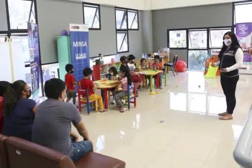 Especialistas del Centro de Salud Mental Comunitaria San Cosme explicaron la importancia del regreso a clases y las medidas de bioseguridad para disminuir el riesgo de contagio de la COVID-19. Foto: Difusión