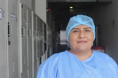 En primera línea del covid-19. La licenciada en enfermería Magaly Marín dejó una clínica privada al conocer la convocatoria del hospital de Vitarte, que fue exclusivo para pacientes covid-19. Foto: Hospital de Emergencias Vitarte