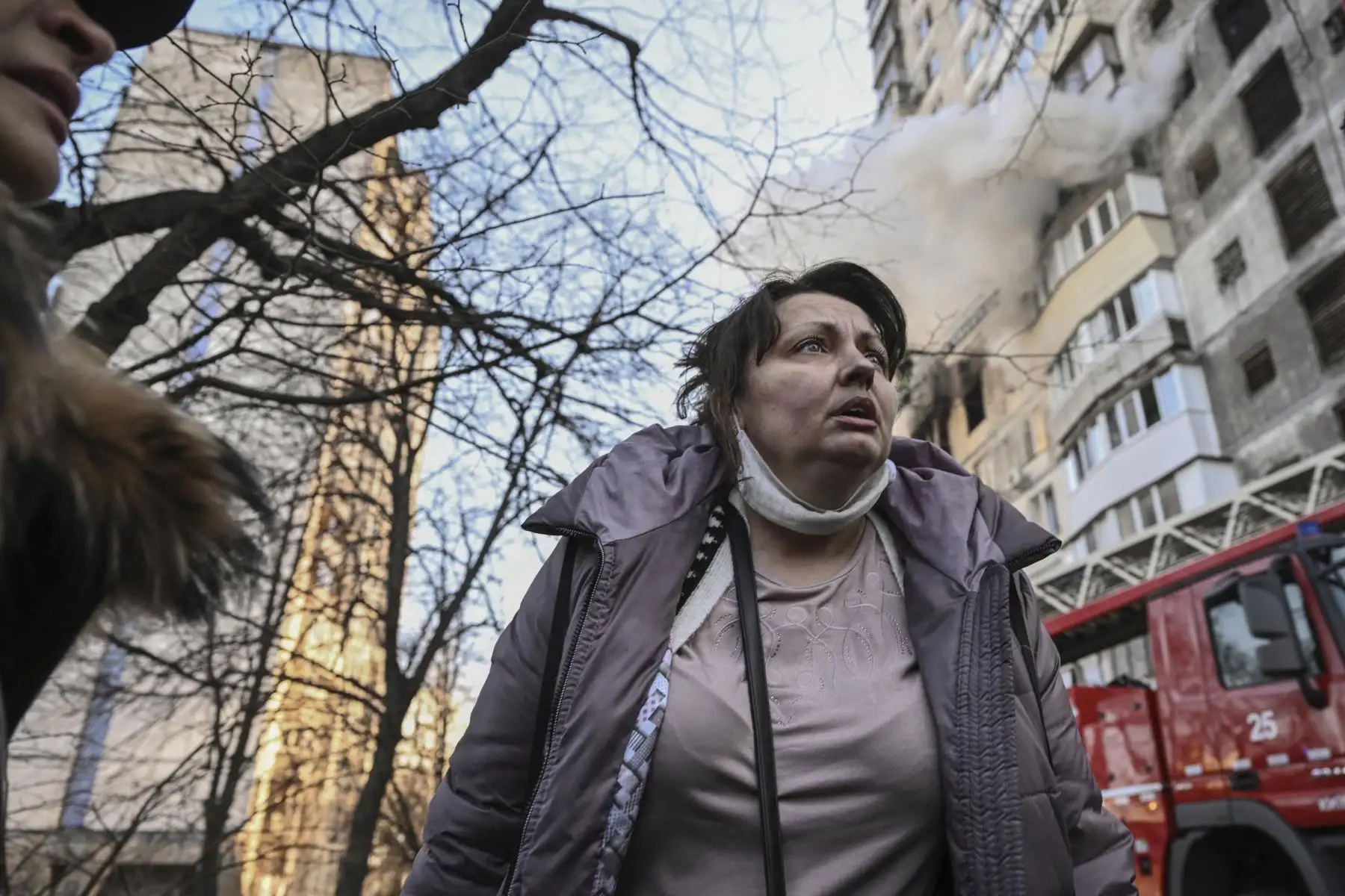Una serie de poderosas explosiones sacudieron los distritos residenciales de Kiev y mataron a dos personas, solo unas horas antes de que se reanuden las conversaciones entre Ucrania y Rusia. Foto: AFP