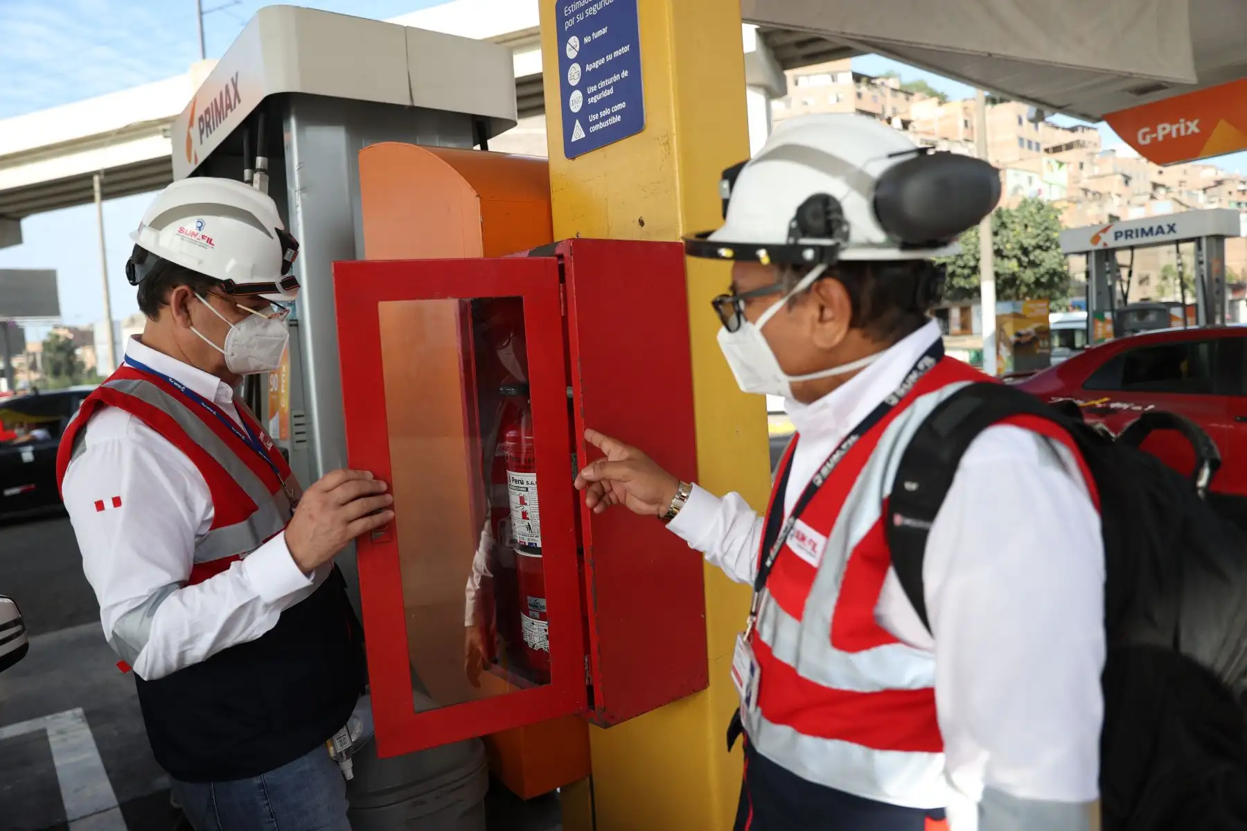 Inspectores de la SUNAFIL fiscalizan grifos en San Juan de Lurigancho, para verificar si cumplen con las condiciones mínimas de seguridad y salud en el trabajo.Foto: ANDINA/Jhonel Rodríguez