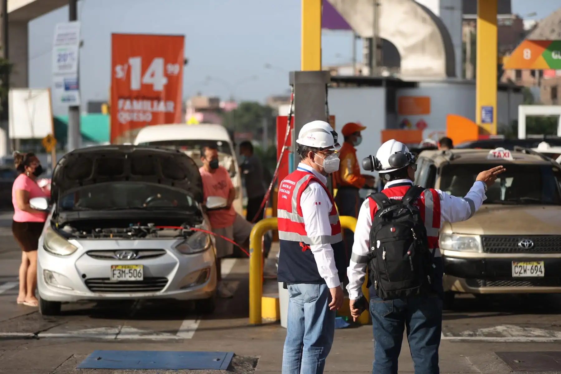 Inspectores de la SUNAFIL fiscalizan grifos en San Juan de Lurigancho, para verificar si cumplen con las condiciones mínimas de seguridad y salud en el trabajo.Foto: ANDINA/Jhonel Rodríguez