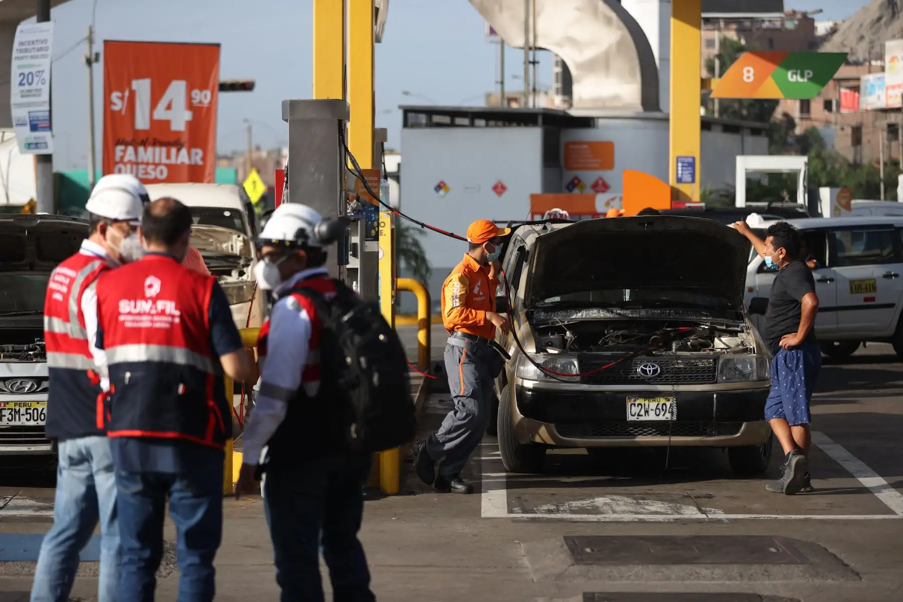 Inspectores de la SUNAFIL fiscalizan grifos en San Juan de Lurigancho, para verificar si cumplen con las condiciones mínimas de seguridad y salud en el trabajo.Foto: ANDINA/Jhonel Rodríguez