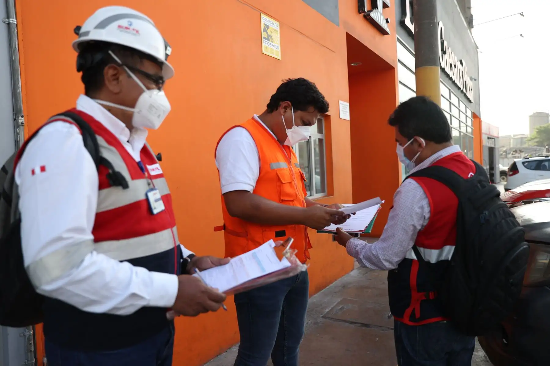 Inspectores de la SUNAFIL fiscalizan grifos en San Juan de Lurigancho, para verificar si cumplen con las condiciones mínimas de seguridad y salud en el trabajo.Foto: ANDINA/Jhonel Rodríguez