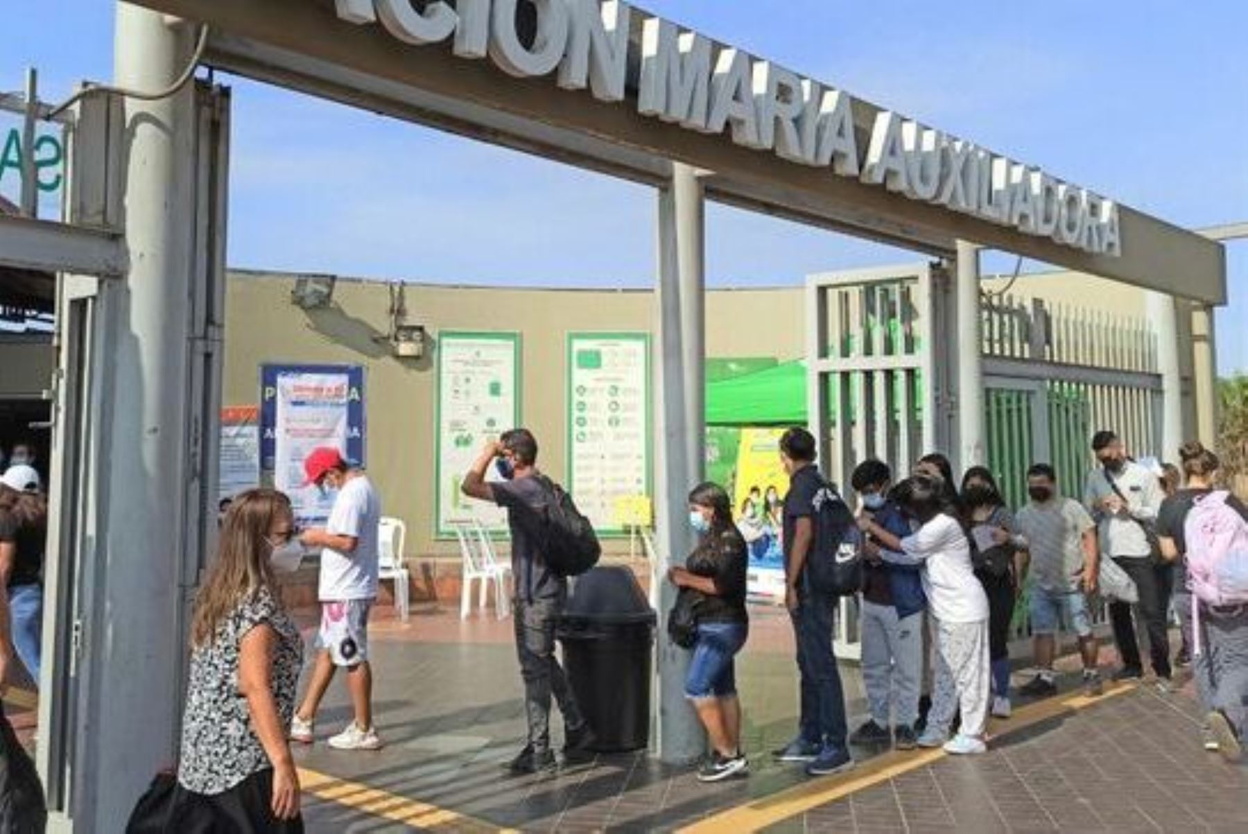 Covid-19: brigadas del Minsa vacunan en las estaciones del Metro de Lima. Foto: ANDINA/Difusión.