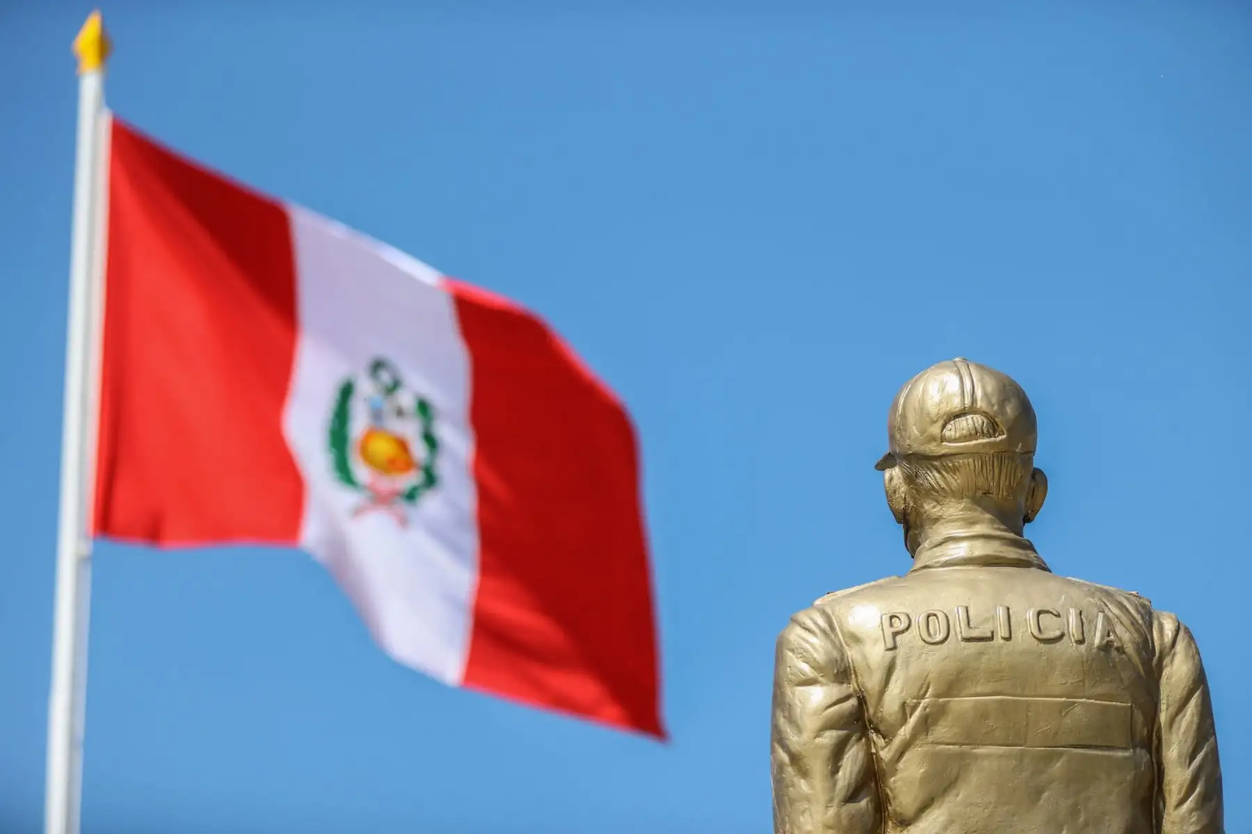 Al conmemorarse dos años desde que se inicio el estado de emergencia sanitaria para  hacer frente a la pandemia, el alcalde de Chorrillos, Augusto Miyashiro  y el comandante general de la Policía Nacional del Perú, General PNP Vicente Tiburcio Orbezo, encabezan ceremonia en memoria de los efectivos de la Policía Nacional del Perú que han perdido la vida, luchando contra la pandemia Covid-19.Foto: ANDINA/Andrés Valle