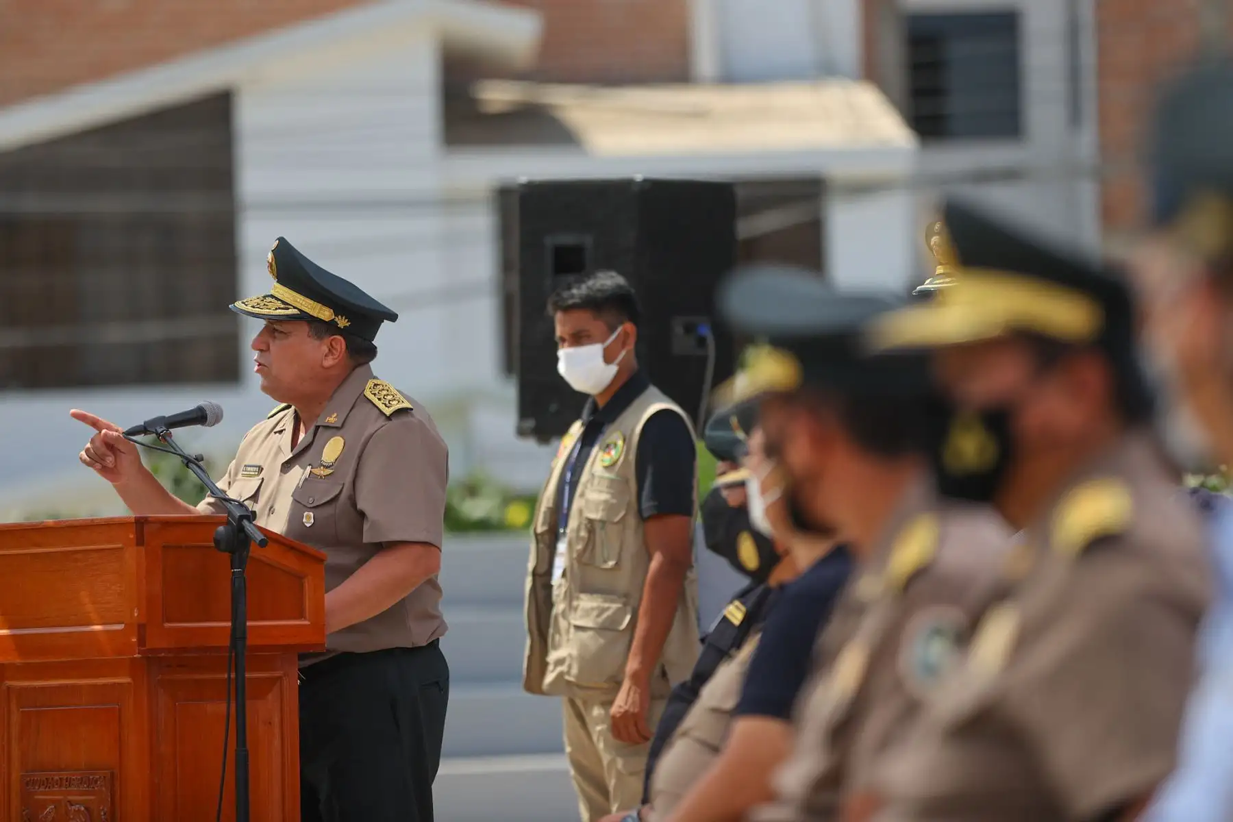 Al conmemorarse dos años desde que se inicio el estado de emergencia sanitaria para  hacer frente a la pandemia, el alcalde de Chorrillos, Augusto Miyashiro  y el comandante general de la Policía Nacional del Perú, General PNP Vicente Tiburcio Orbezo, encabezan ceremonia en memoria de los efectivos de la Policía Nacional del Perú que han perdido la vida, luchando contra la pandemia Covid-19.Foto: ANDINA/Andrés Valle