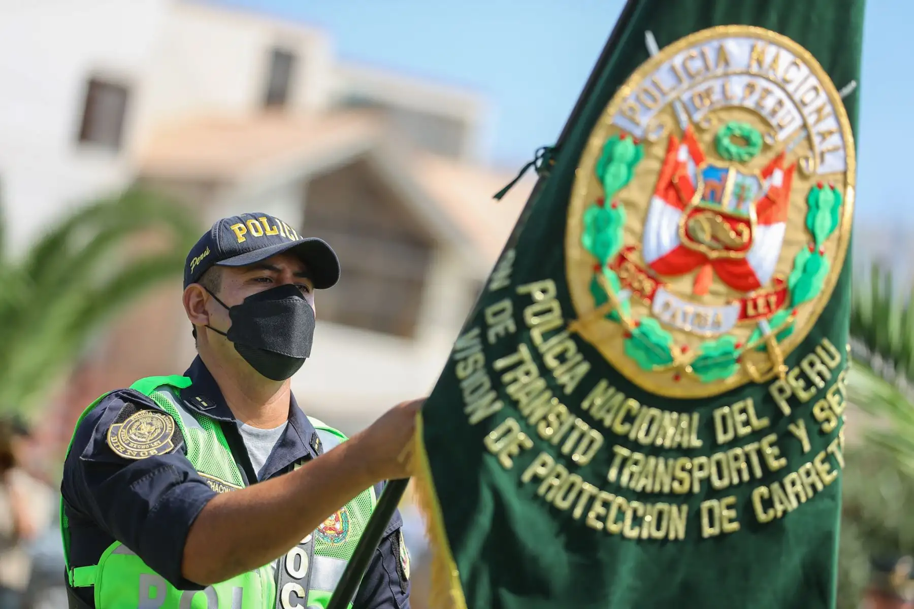 Al conmemorarse dos años desde que se inicio el estado de emergencia sanitaria para  hacer frente a la pandemia, el alcalde de Chorrillos, Augusto Miyashiro  y el comandante general de la Policía Nacional del Perú, General PNP Vicente Tiburcio Orbezo, encabezan ceremonia en memoria de los efectivos de la Policía Nacional del Perú que han perdido la vida, luchando contra la pandemia Covid-19.Foto: ANDINA/Andrés Valle