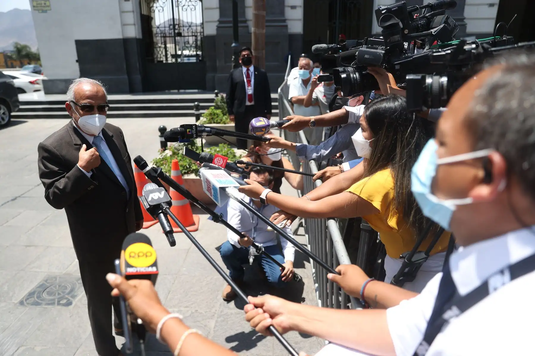 Declaraciones a la prensa del presidente del Consejo de Ministros, Aníbal Torres Vásquez, en los exteriores de palacio de Gobierno. Foto: ANDINA/ Jhonel Rodríguez