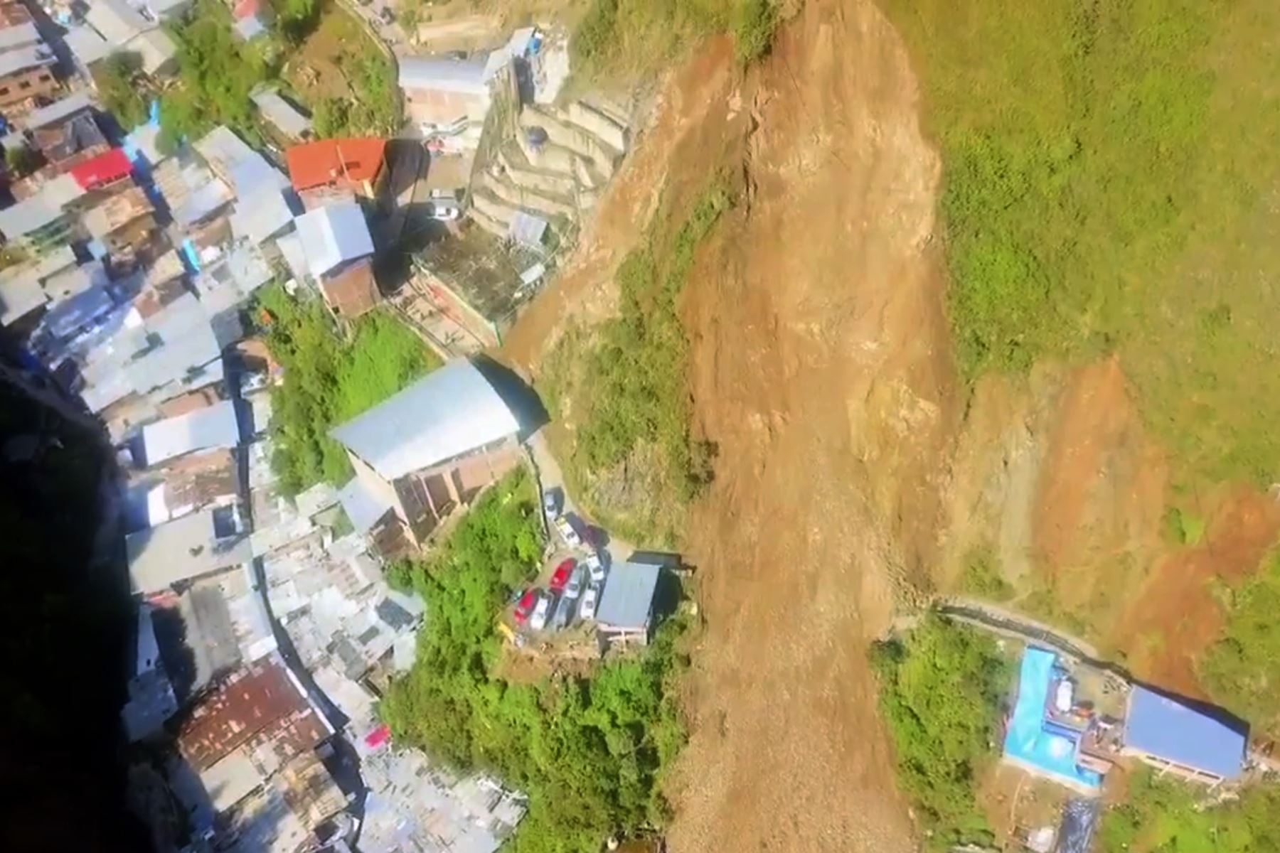 Deslizamiento de tierra y lodo sepultó alrededor de 30 viviendas en el sector cinco esquinas, anexo de Retamas, ubicado en el distrito de Parcoy, provincia de Pataz, en la sierra de la región La Libertad.Facebook / Said Velasquez
