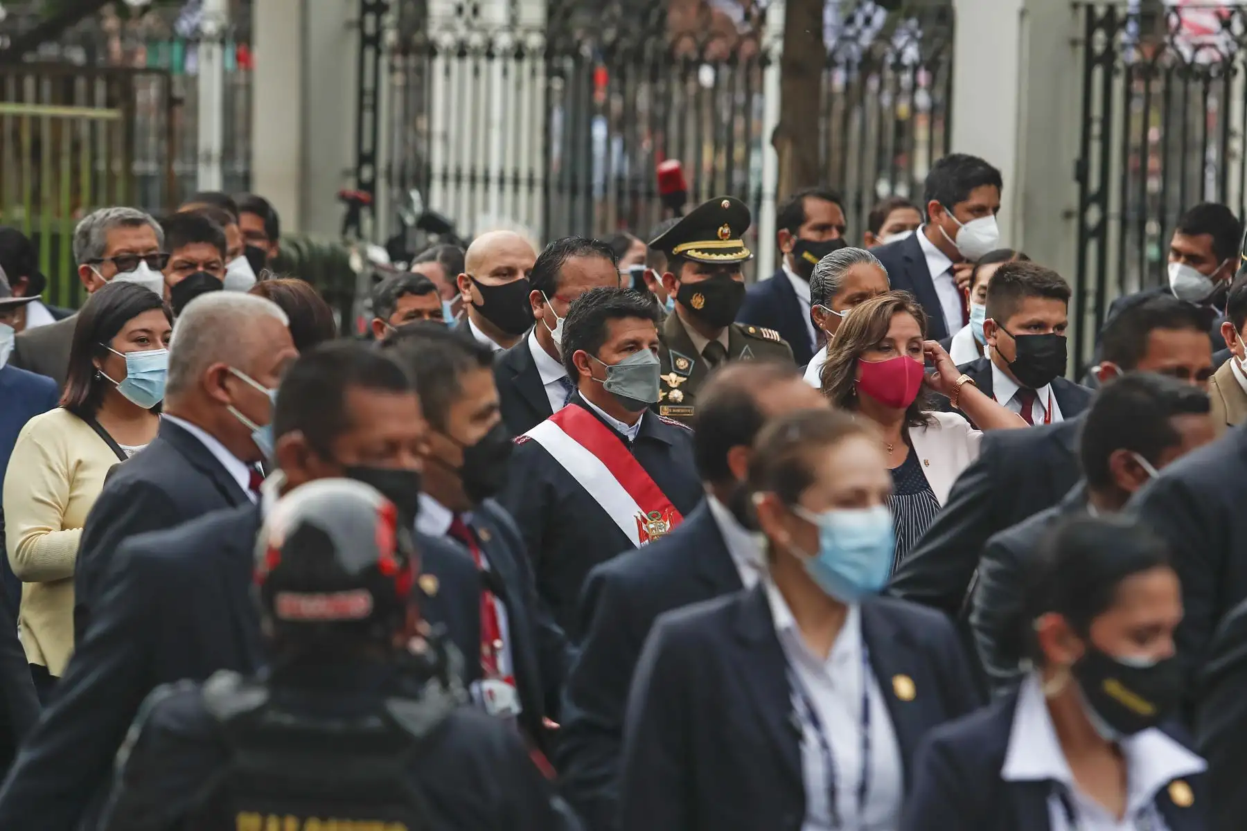 Presidente de la República, Pedro Castillo, acompañado de sus ministros, se dirige al Congreso de la República para brindar su discurso ante la representación nacional. Foto: ANDINA/Renato Pajuelo
