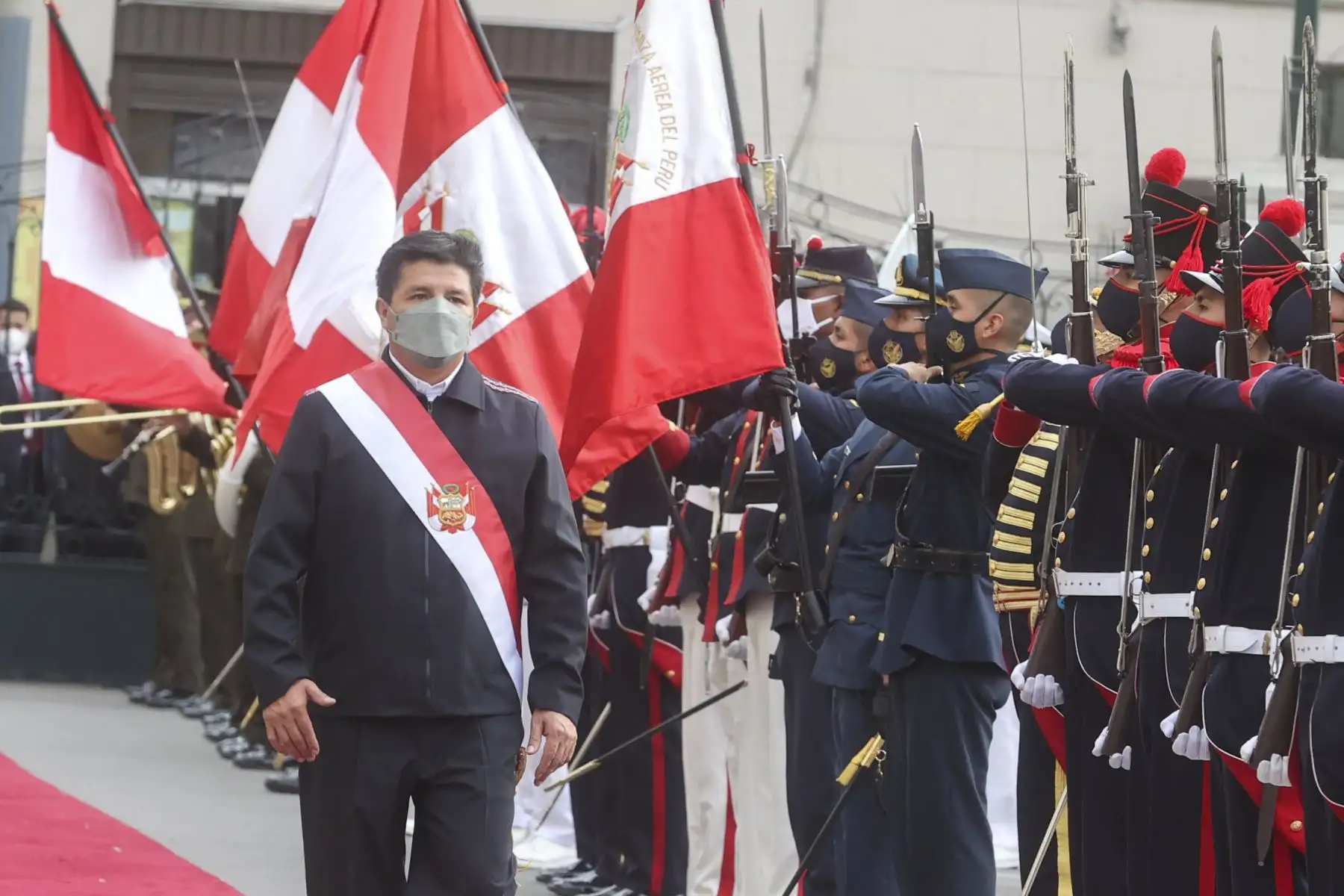 Jefe de Estado, Pedro Castillo, llega a las instalaciones del Congreso de la República donde se dirigirá a la representación nacional en el pleno del congreso. Foto: ANDINA/Vidal Tarqui