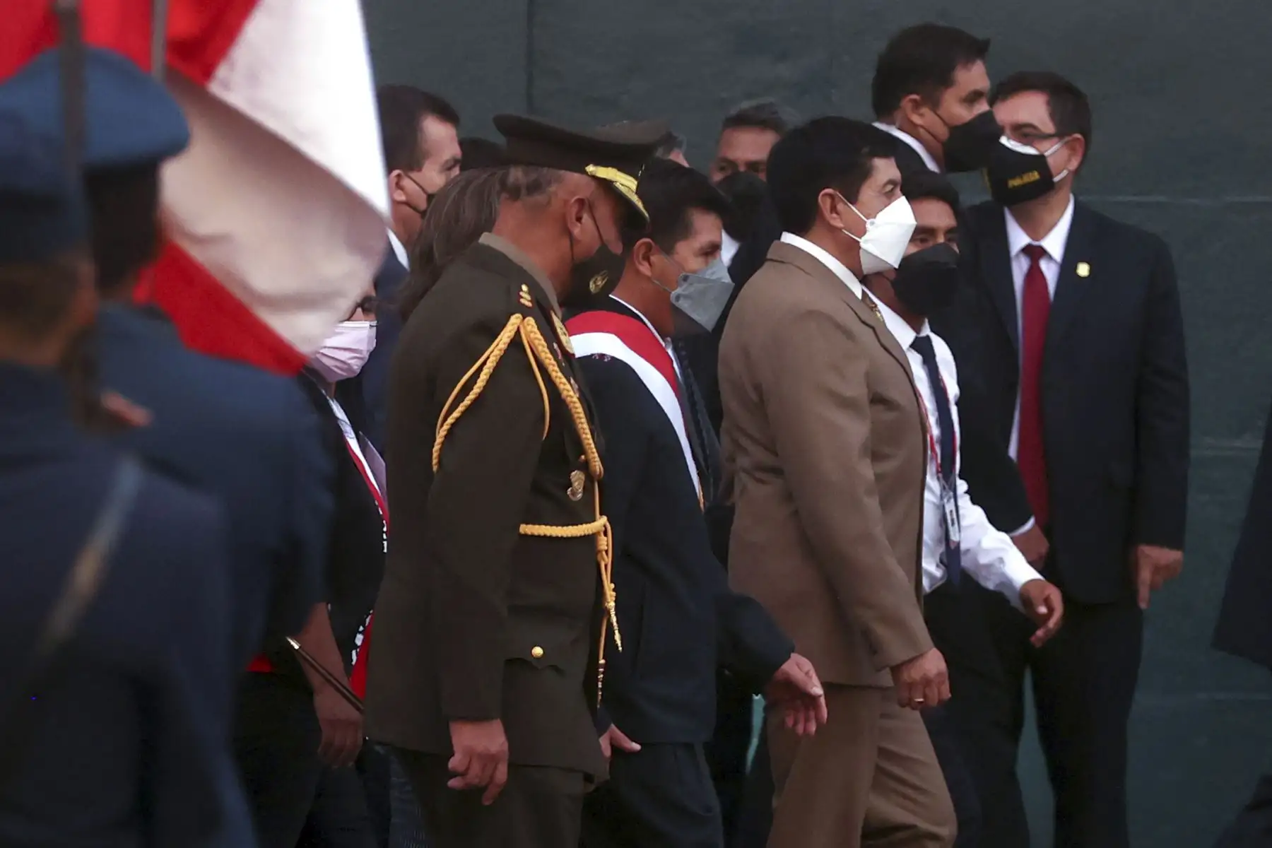 Presidente de la República, Pedro Castillo, se retira  del Congreso de la República tras brindar un mensaje a la nación y dirigirse a la representación nacional en el pleno. Foto: ANDINA/Vidal Tarqui
