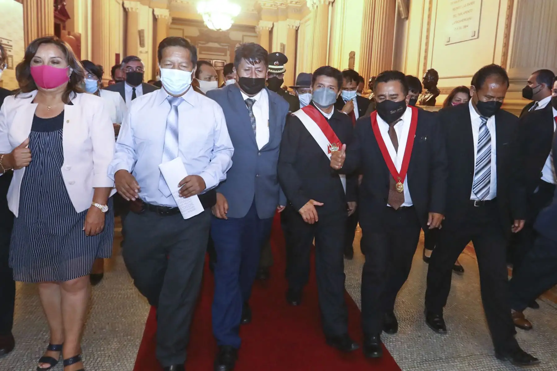 Presidente de la República, Pedro Castillo, se retira  del Congreso de la República tras brindar un mensaje a la nación y dirigirse a la representación nacional en el pleno. Foto: ANDINA/Congreso