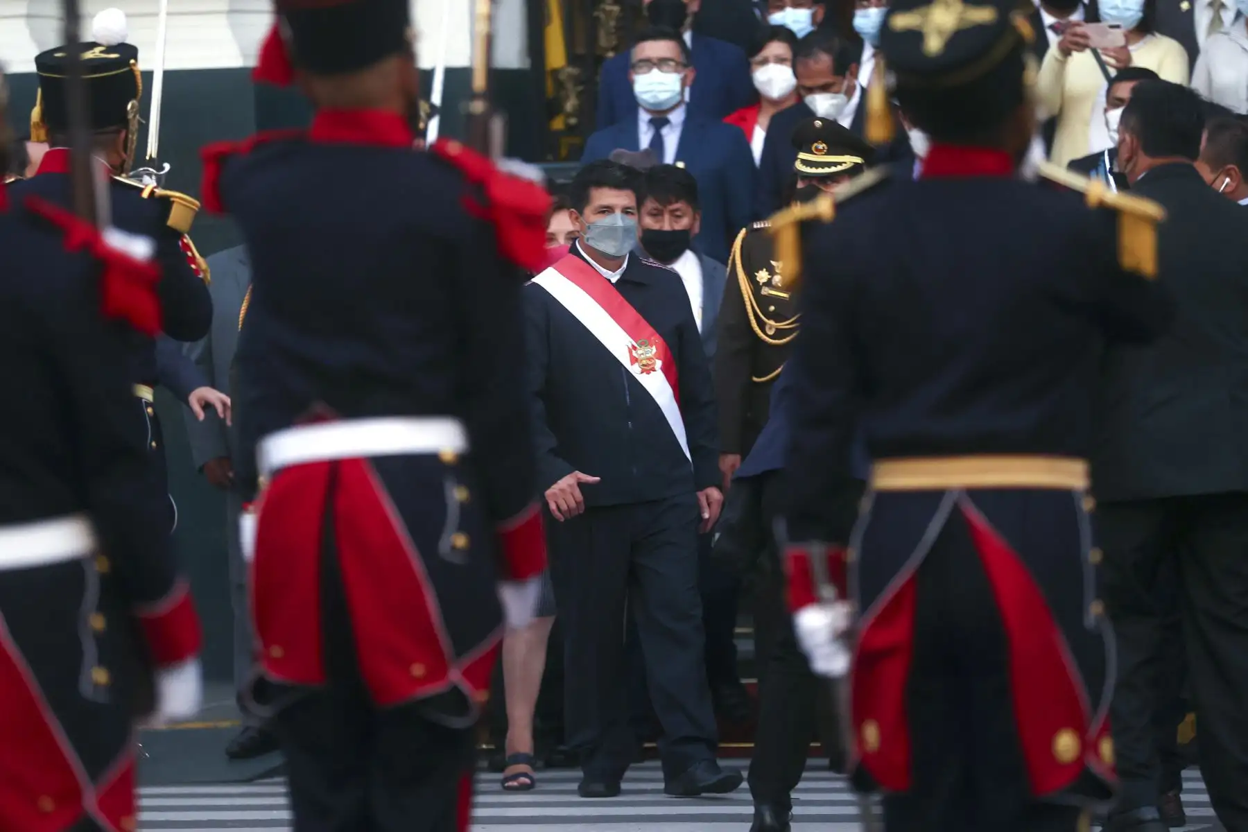 Presidente de la República, Pedro Castillo, se retira  del Congreso de la República tras brindar un mensaje a la nación y dirigirse a la representación nacional en el pleno. Foto: ANDINA/Vidal Tarqui
