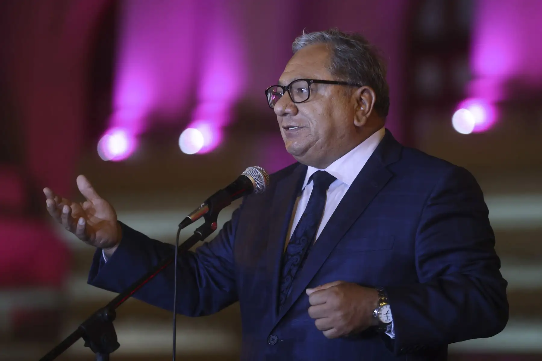 El congresista Carlos Anderson falleció hoy a los 65 años. Economista de profesión, integró Podemos Perú y logró llegar al Parlamento en las Elecciones Generales de 2021; posteriormente, se desligó de la bancada para continuar como legislador no agrupado. Foto: ANDINA/Carla Patiño