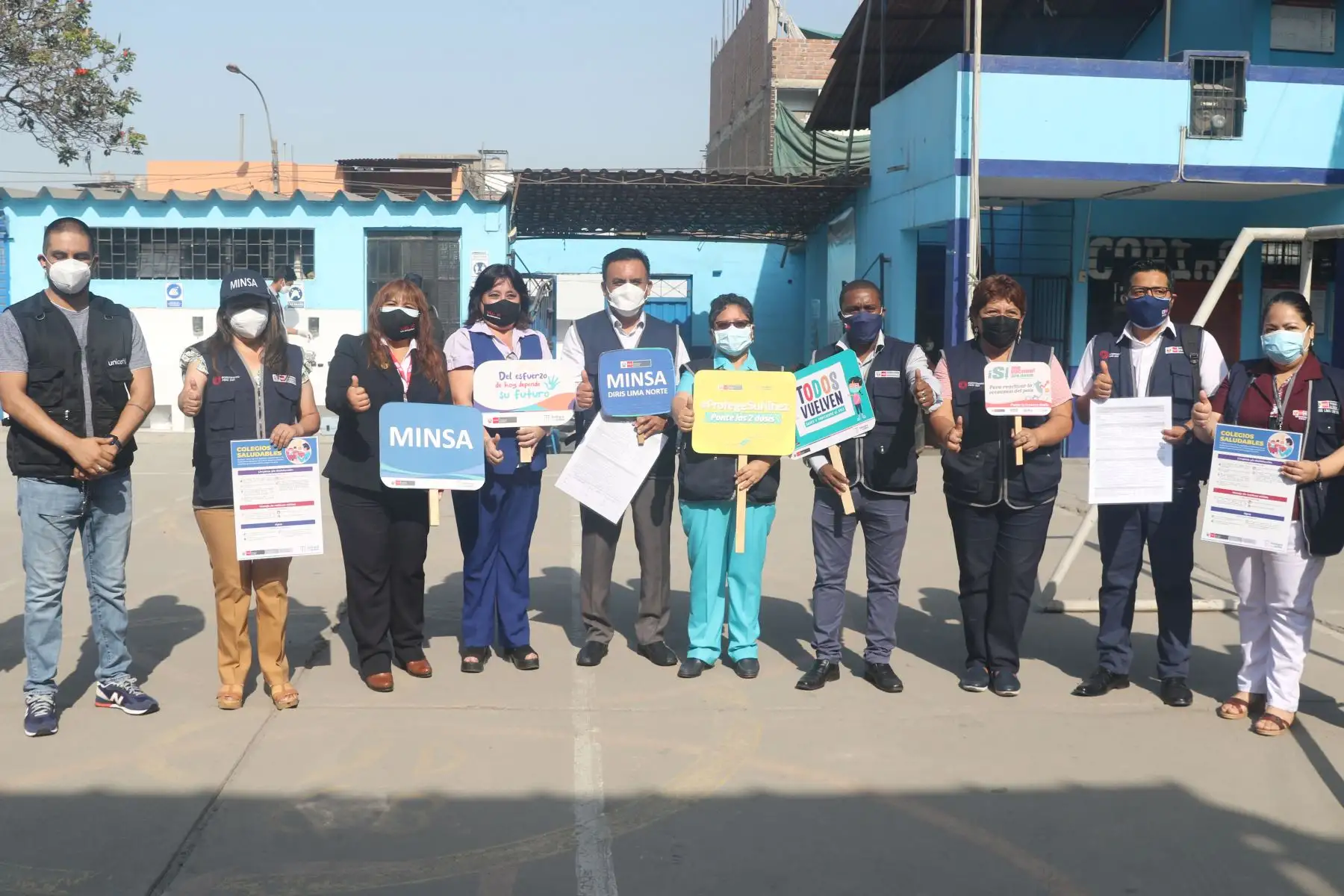 La campaña “Todos Vuelven Sanos y Protegidos al Cole” tiene como objetivo contribuir en mejorar la salud de los niños, adolescentes que desarrollan actividades escolares, así como de sus familias y la comunidad educativa, para garantizar el retorno seguro a las clases presenciales.
Foto: ANDINA/Eddy Ramos