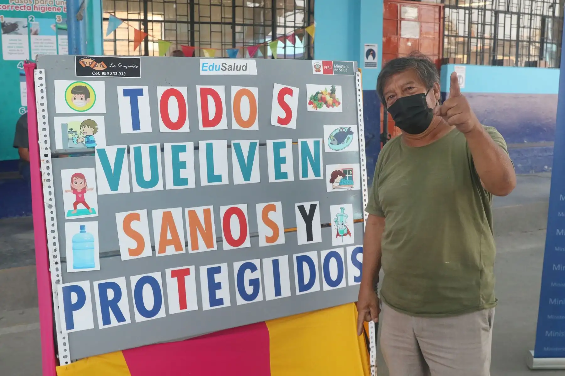 La campaña “Todos Vuelven Sanos y Protegidos al Cole” tiene como objetivo contribuir en mejorar la salud de los niños, adolescentes que desarrollan actividades escolares, así como de sus familias y la comunidad educativa, para garantizar el retorno seguro a las clases presenciales.
Foto: ANDINA/Eddy Ramos