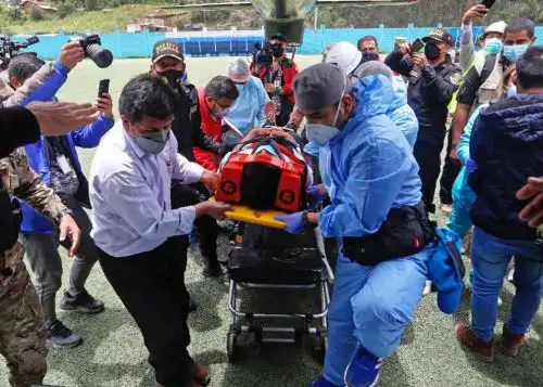 Presidente Pedro Castillo traslada a Trujillo a herido por deslizamiento.