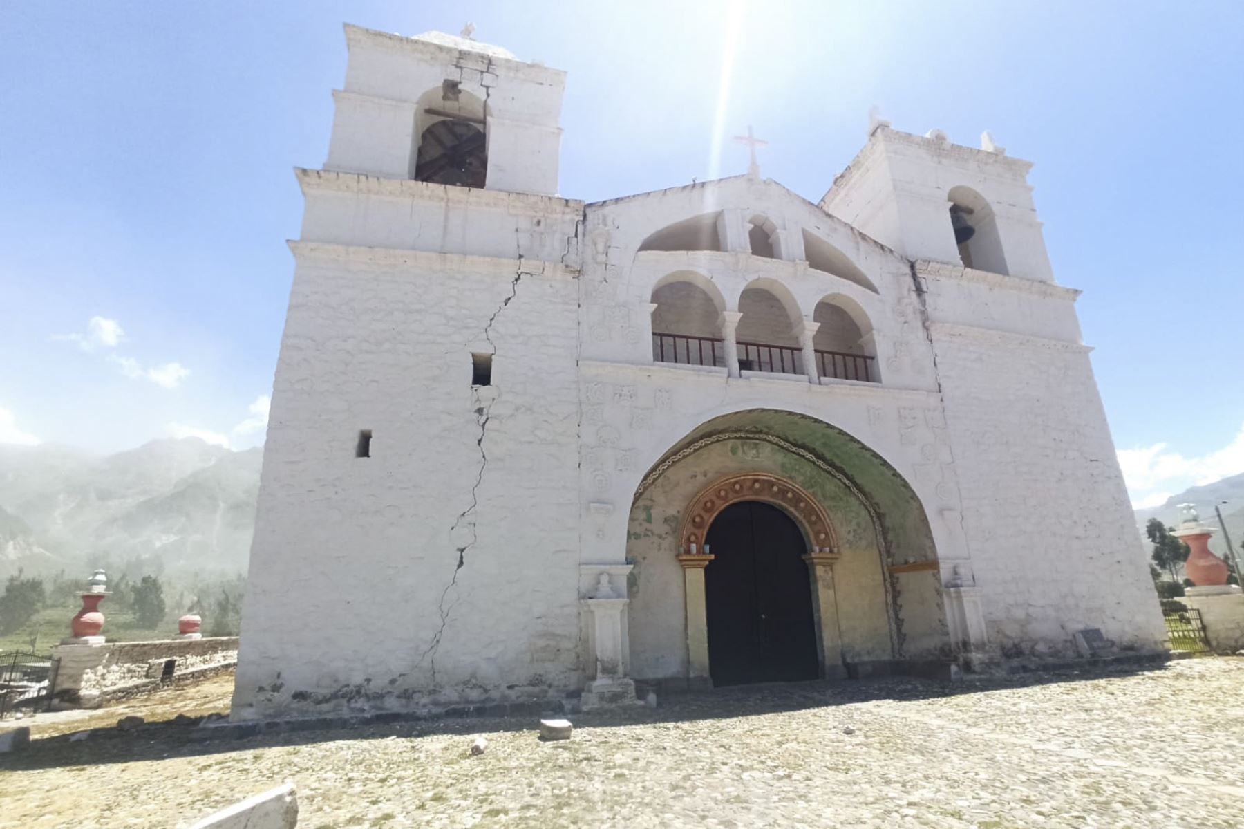 Los constantes movimientos sísmicos en el valle del Colca han ocasionado grietas y fisuras en templos coloniales. Foto: ANDINA/Autocolca