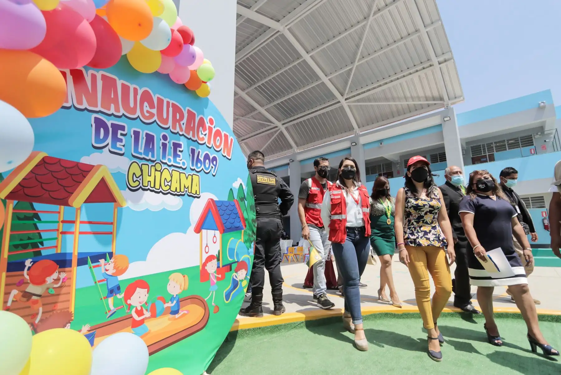 Más de 160 estudiantes iniciarán el año escolar en mejores condiciones educativas, gracias a la inauguración de la I.E. N° 1609 ubicada en el distrito de Chicama. Nuestra directora ejecutiva Amalia Moreno y autoridades locales participaron en la actividad. Foto: ARCC