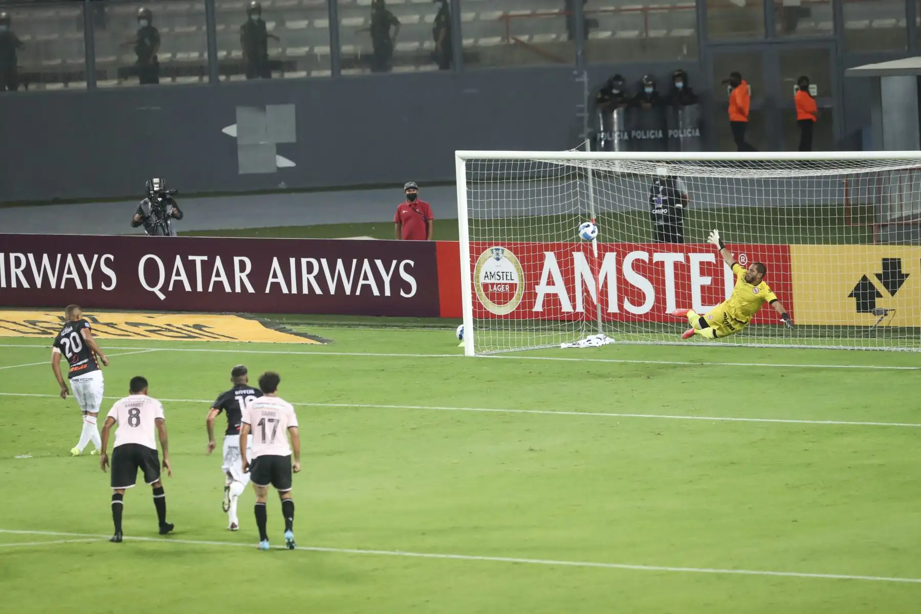 Sport Boys se enfrenta a Ayacucho FC en partido de vuelta de la Fase 1 de la Copa Sudamericana en el Estadio Nacional. Foto: ANDINA/Carla Patiño Ramírez
