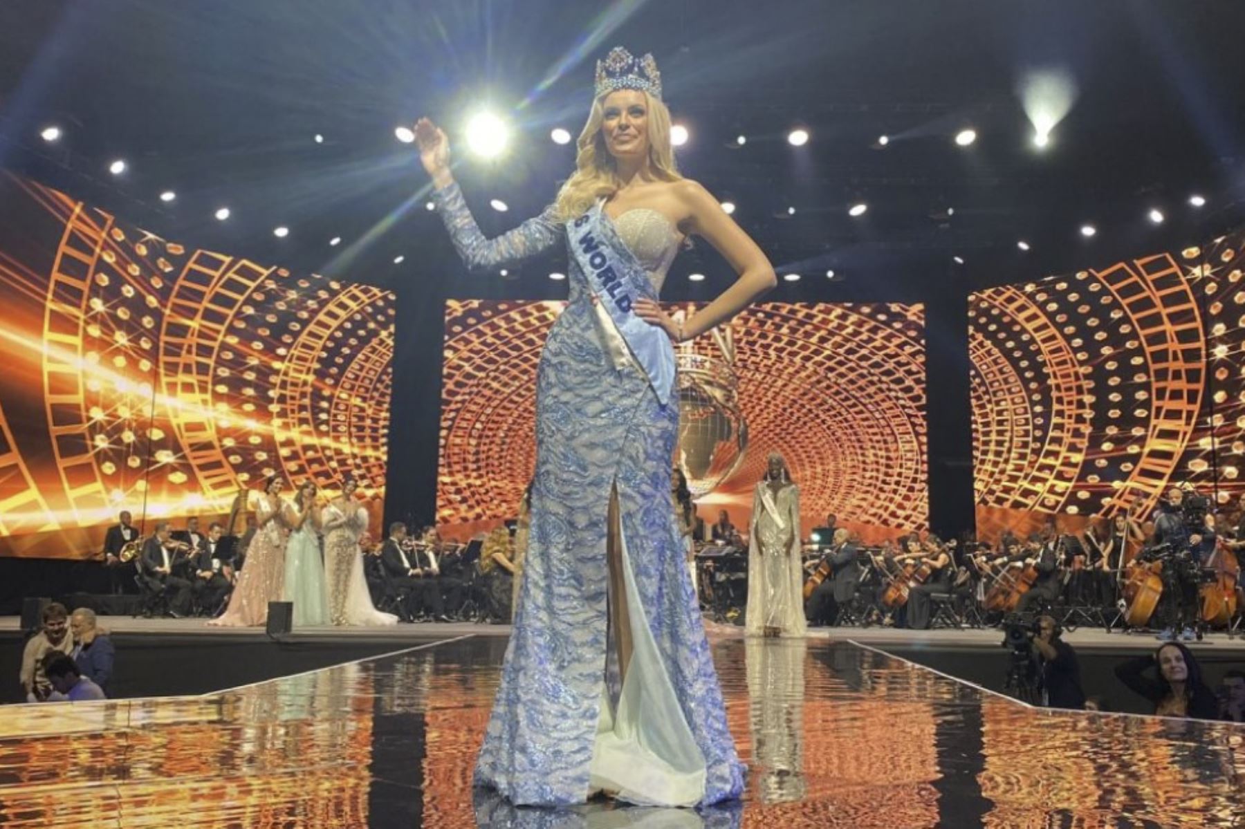 La representante de Polonia, Karolina Bielawska, se coronó Miss Mundo 2021. Foto: Captura TV