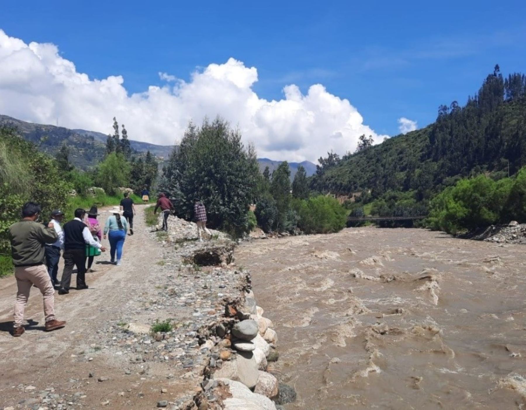 El aumento del caudal del río Santa causó daños en un tramo de un camino vecinal en la provincia de Huaraz, región Áncash. Foto: ANDINA/difusión.