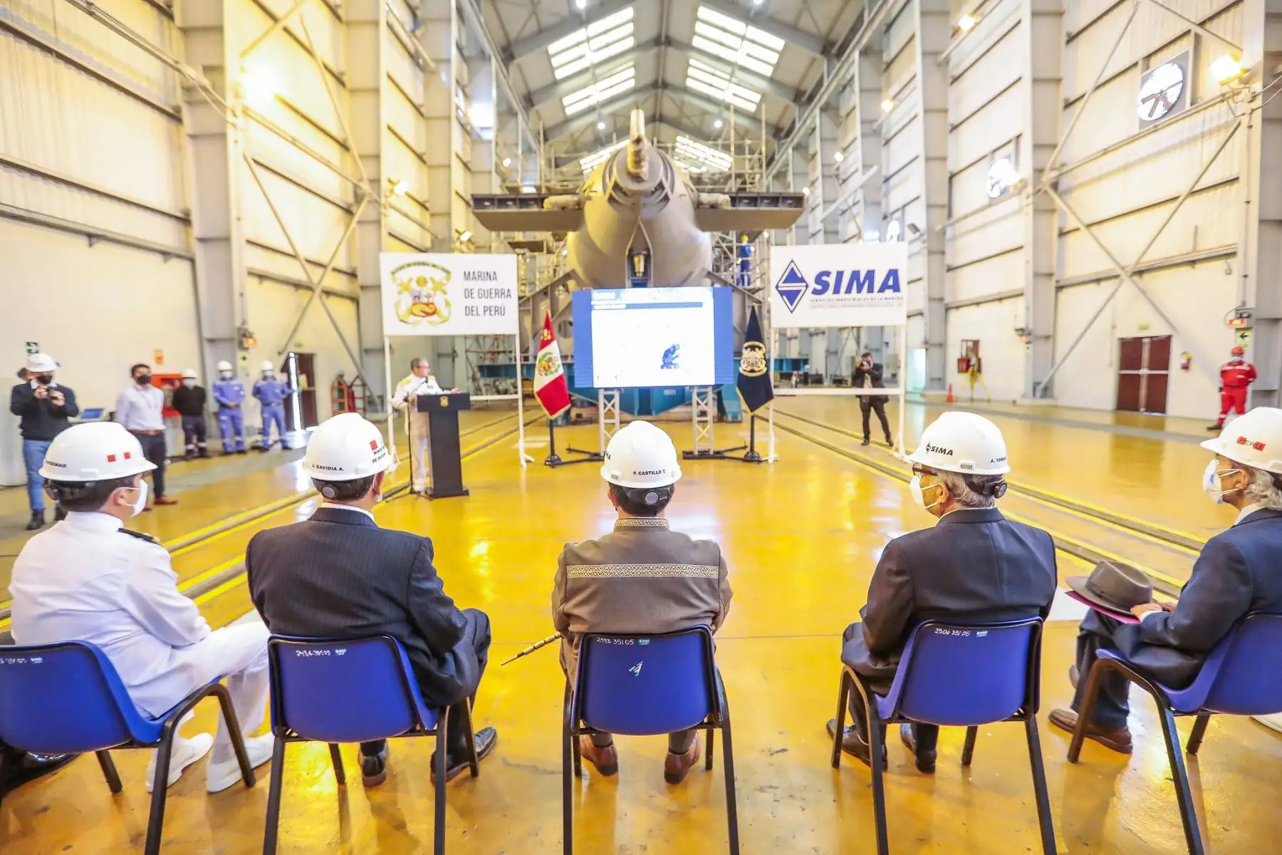 Mandatario Pedro Castillo supervisa las instalaciones de los Servicios Industriales de la Marina (SIMA). Foto: ANDINA/ Prensa Presidencia