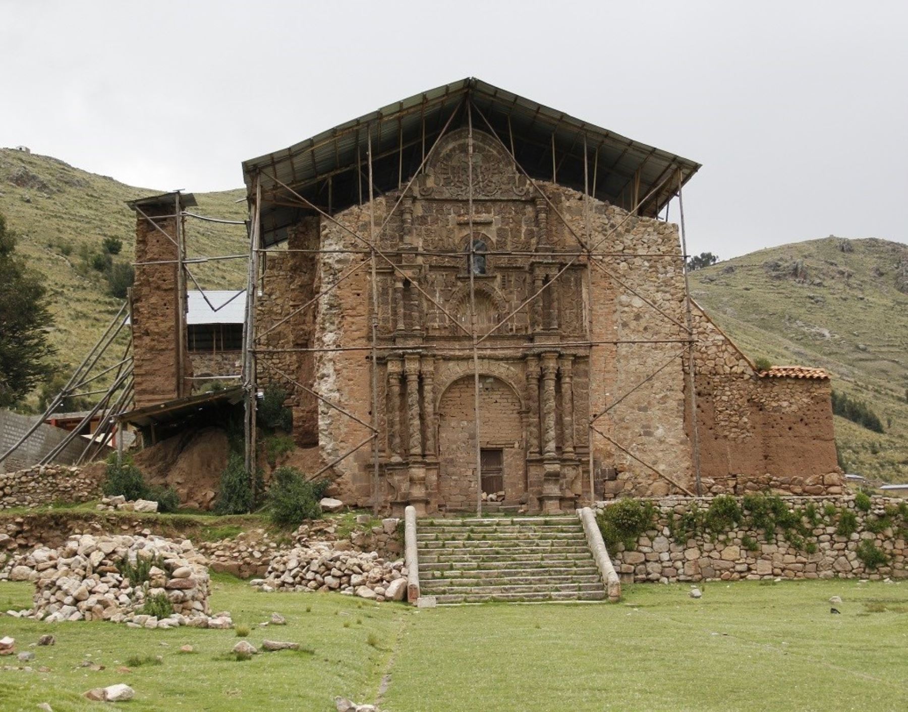 Se iniciaron los trabajos de restauración del histórico templo de origen colonial Santa Cruz de Jerusalén de Juli, en la provincia de Chucuito, región Puno. Foto: ANDINA/difusión.