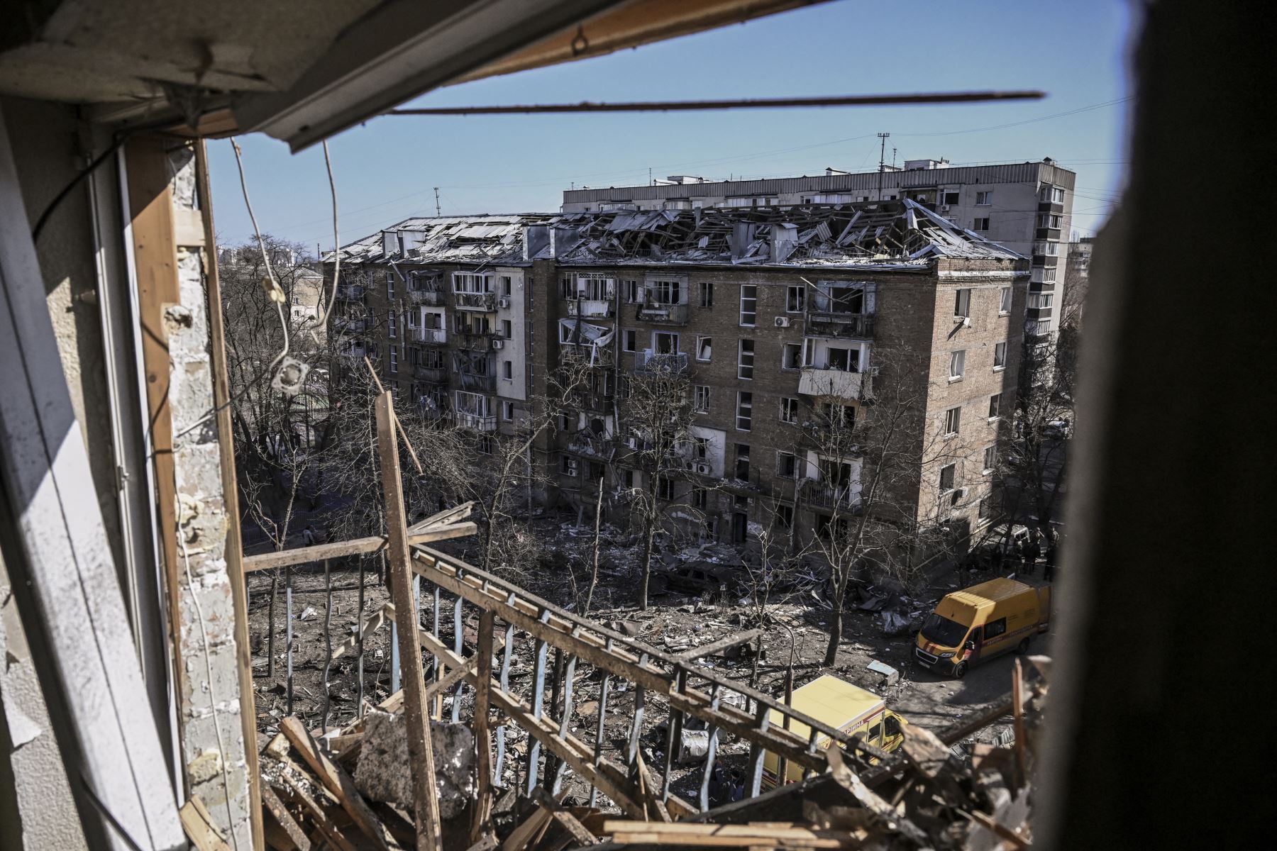 Что разрушили сегодня. Бомбежка Киева 2022. Украина после обстрела 2022. Разрушенный дом.
