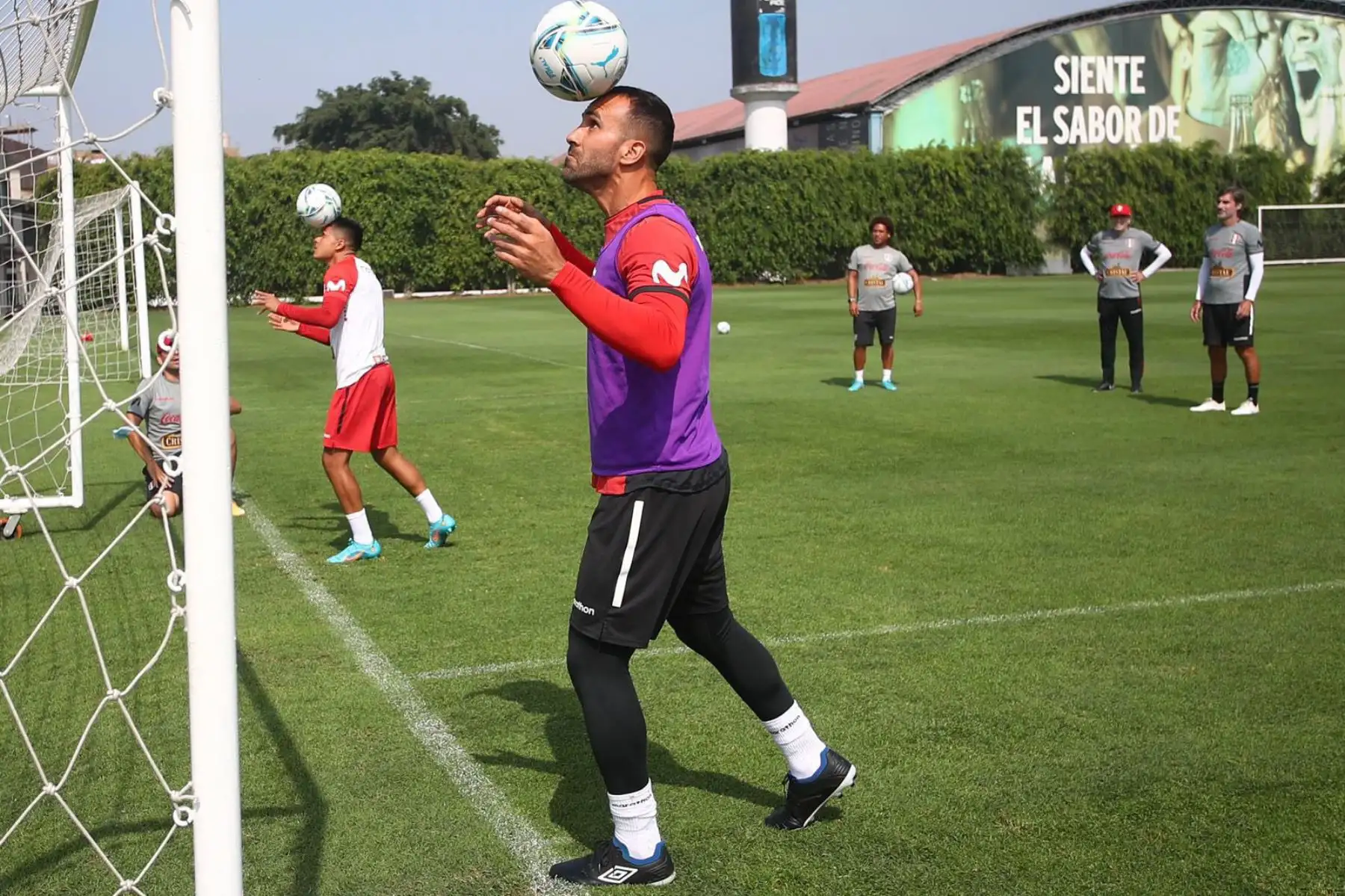 La Selección Peruana,  en su quinto día de entrenamiento en la Videna-FPF se prepara para enfrentar a la Selección de Uruguay por las Clasificatorias Sudamericanas.
Foto: Selección Peruana