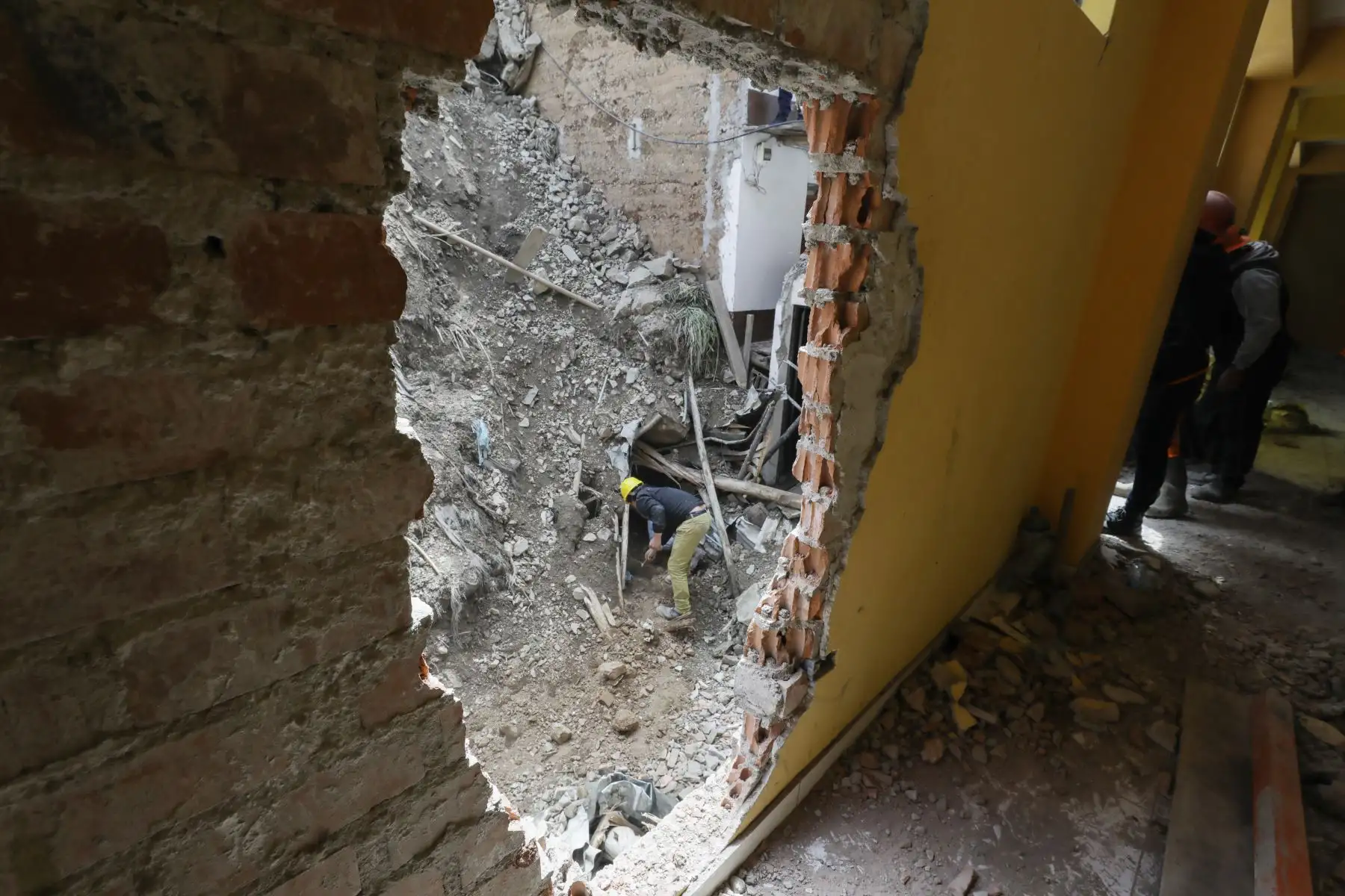 Aumentó a 112 el número de personas afectadas que han sido reubicadas en albergues temporales tras el deslizamiento de tierra ocurrido el 15 de marzo en el centro poblado de Retamas, distrito de Parcoy, provincia de Pataz, región La Libertad.
Foto: Andrés Arteaga