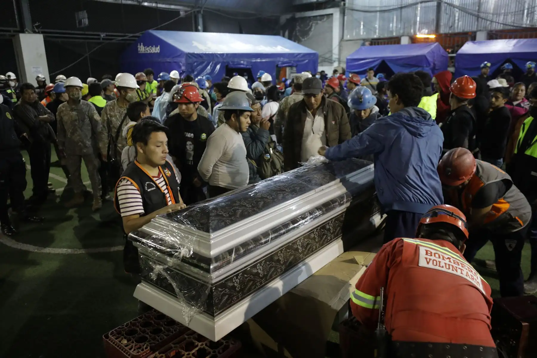 Aumentó a 112 el número de personas afectadas que han sido reubicadas en albergues temporales tras el deslizamiento de tierra ocurrido el 15 de marzo en el centro poblado de Retamas, distrito de Parcoy, provincia de Pataz, región La Libertad.
Foto: Andrés Arteaga