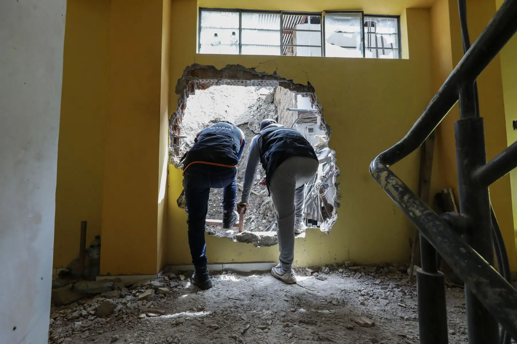 Aumentó a 112 el número de personas afectadas que han sido reubicadas en albergues temporales tras el deslizamiento de tierra ocurrido el 15 de marzo en el centro poblado de Retamas, distrito de Parcoy, provincia de Pataz, región La Libertad.
Foto: Andrés Arteaga