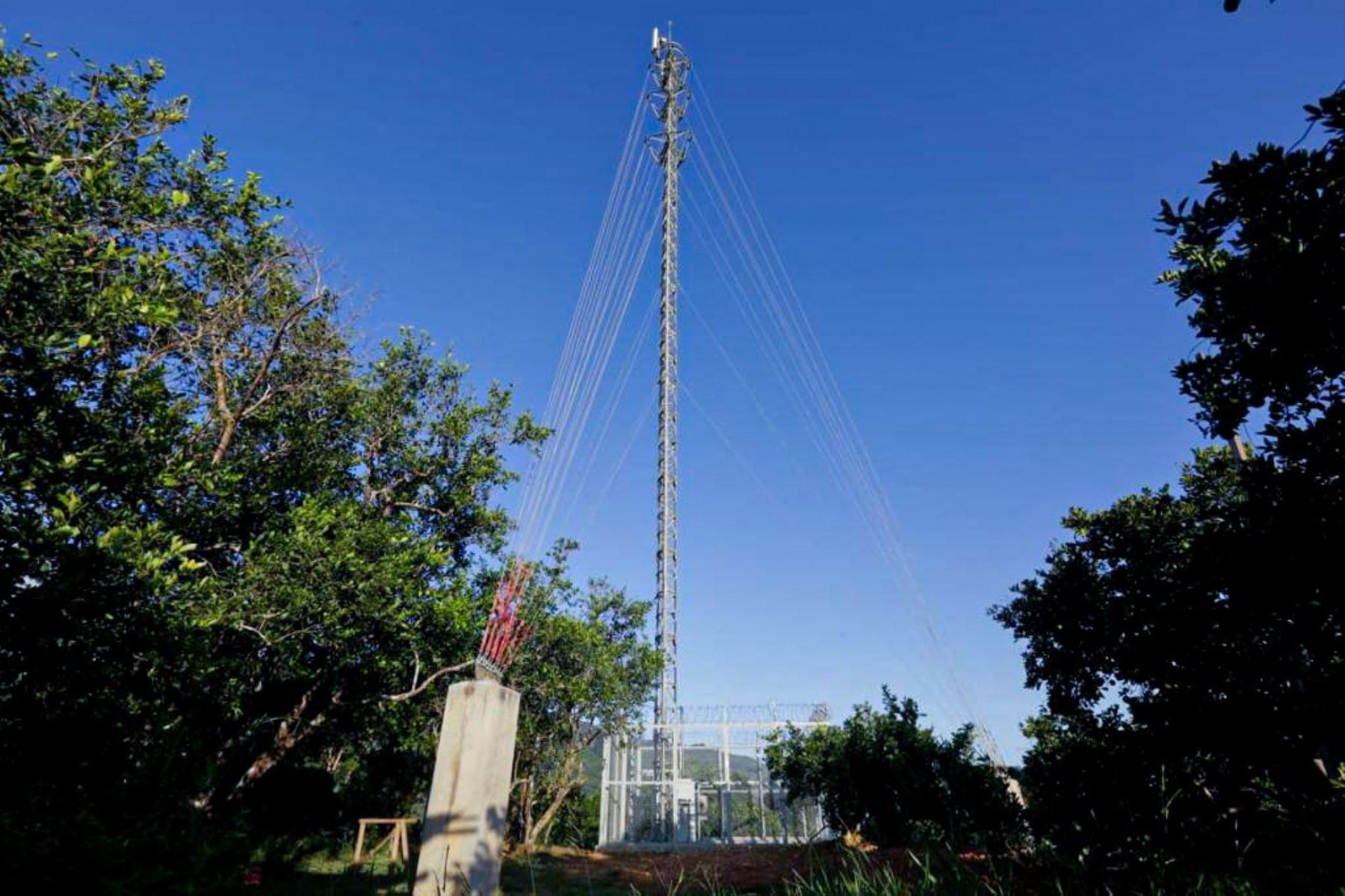 La puesta en marcha de esta antena 4G en Santa Rosa de Cashingari, Satipo, forma parte del paquete de 136 localidades en 18 regiones, que contarán por primera vez con internet. Foto: ANDINA/MTC