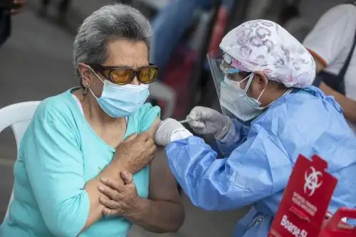 Ante la nueva cepa H3N2, Leslie Soto indicó que es un virus que causa gripe, fiebre, congestión nasal, malestar general, dolor articular y muscular, pero no causaría cuadros graves, salvo en personas vulnerables. Foto: ANDINA/Difusión