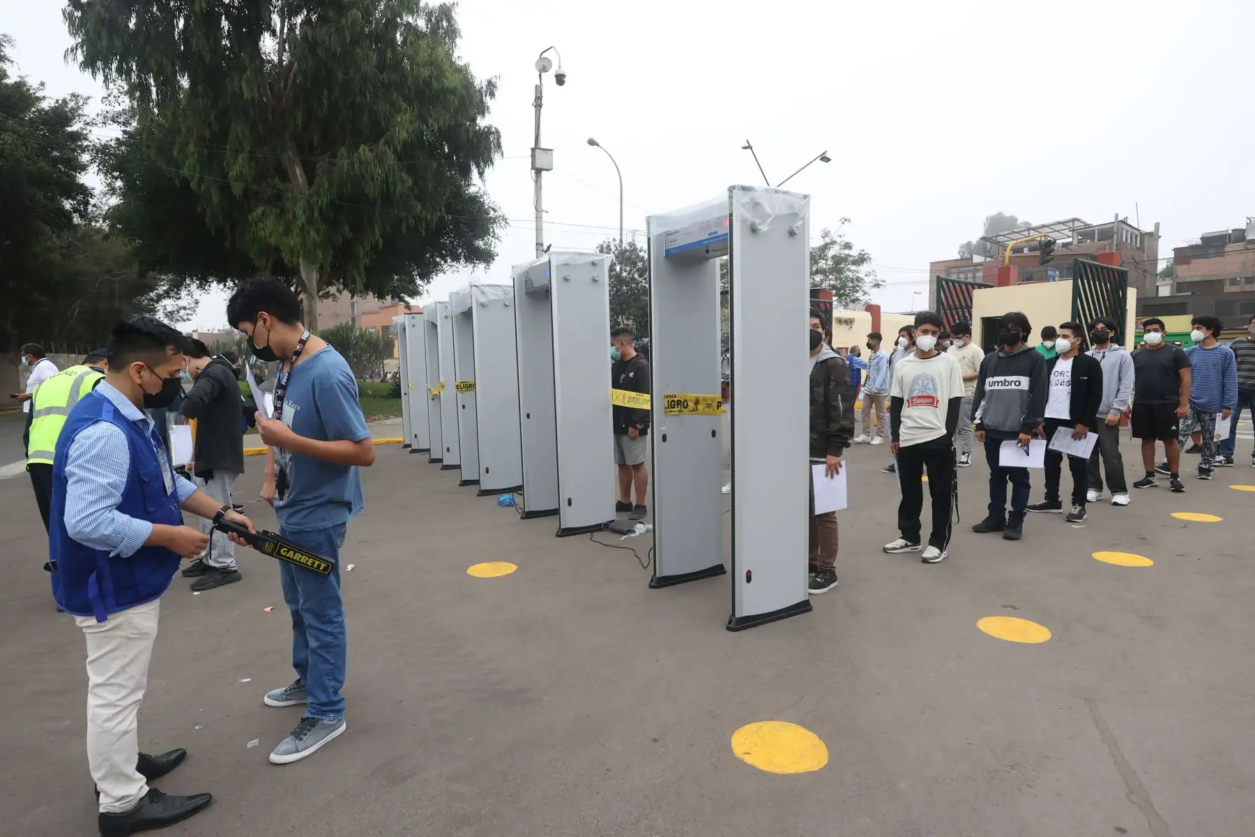 Más de 11,000 postulantes de las áreas académicas de Ingeniería y de Humanidades y Ciencias Jurídicas y Sociales de la UNMSM rendirán el examen de admisión presencial donde buscarán obtener una vacante de ingreso a la Decana de América.
Foto: ANDINA/Vidal Tarqui